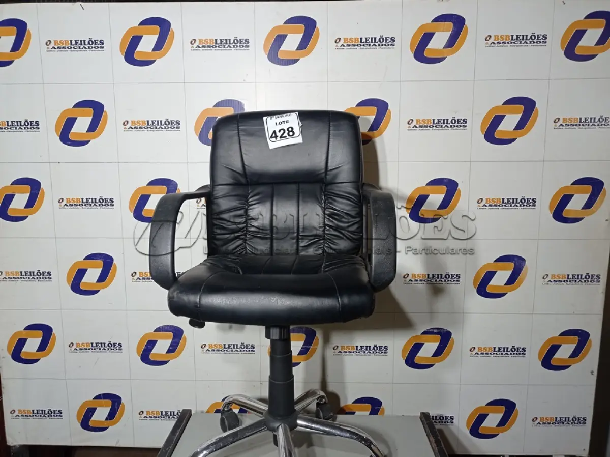 LOTE 428 - 01 CADEIRA DE ESCRITÓRIO. (NO ESTADO) ATENÇÃO! FAZER A VISITAÇÃO ANTES DE ARREMATAR, NÃO SABEMOS SE FUNCIONA. LEILÃO NÃO TEM GARANTIA E NEM DEVOLUÇÃO, SUJEITO A POSSÍVEIS AVARIAS VISÍVEIS/OCULTAS E/OU AUSÊNCIA DE COMPONENTES.