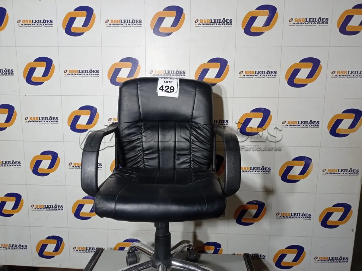 LOTE 429 - 01 CADEIRA DE ESCRITÓRIO. (NO ESTADO) ATENÇÃO! FAZER A VISITAÇÃO ANTES DE ARREMATAR, NÃO SABEMOS SE FUNCIONA. LEILÃO NÃO TEM GARANTIA E NEM DEVOLUÇÃO, SUJEITO A POSSÍVEIS AVARIAS VISÍVEIS/OCULTAS E/OU AUSÊNCIA DE COMPONENTES.