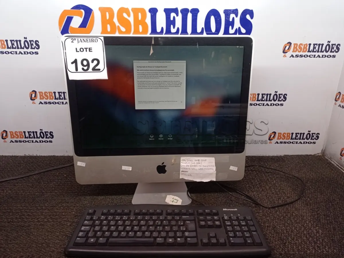 LOTE 192 - 01 IMAC CORE2 DUO, 2GB RAM, HD 250GB C/TECLADO E MOUSE. (NO ESTADO) ATENÇÃO! FAZER A VISITAÇÃO ANTES DE ARREMATAR, NÃO SABEMOS SE FUNCIONA. LEILÃO NÃO TEM GARANTIA E NEM DEVOLUÇÃO, SUJEITO A POSSÍVEIS AVARIAS VISÍVEIS/OCULTAS E/OU AUSÊNCIA DE COMPONENTES.