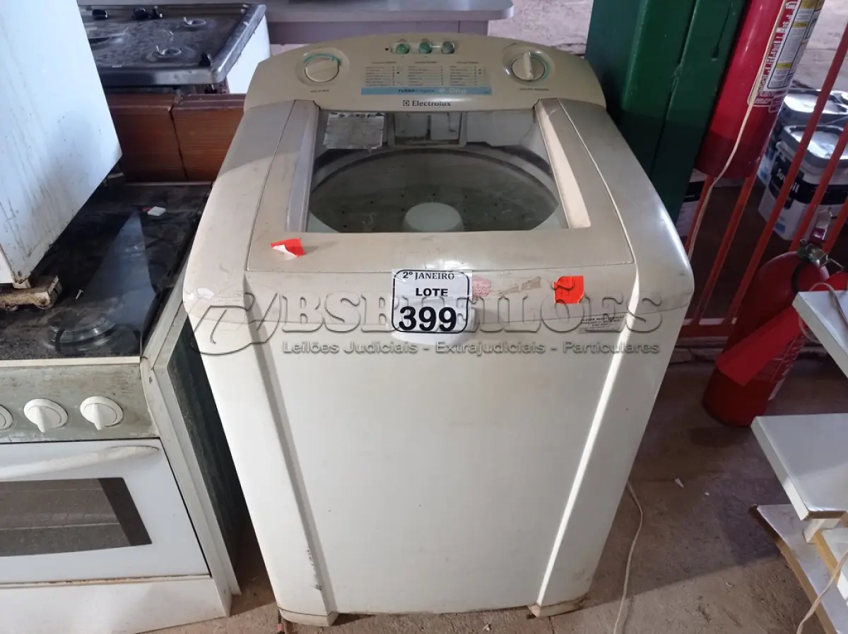 LOTE 399 - 01 MÁQUINA DE LAVAR ROUPAS ELECTROLUX 09KG. (NO ESTADO) ATENÇÃO! FAZER A VISITAÇÃO ANTES DE ARREMATAR, NÃO SABEMOS SE FUNCIONA. LEILÃO NÃO TEM GARANTIA E NEM DEVOLUÇÃO, SUJEITO A POSSÍVEIS AVARIAS VISÍVEIS/OCULTAS E/OU AUSÊNCIA DE COMPONENTES.