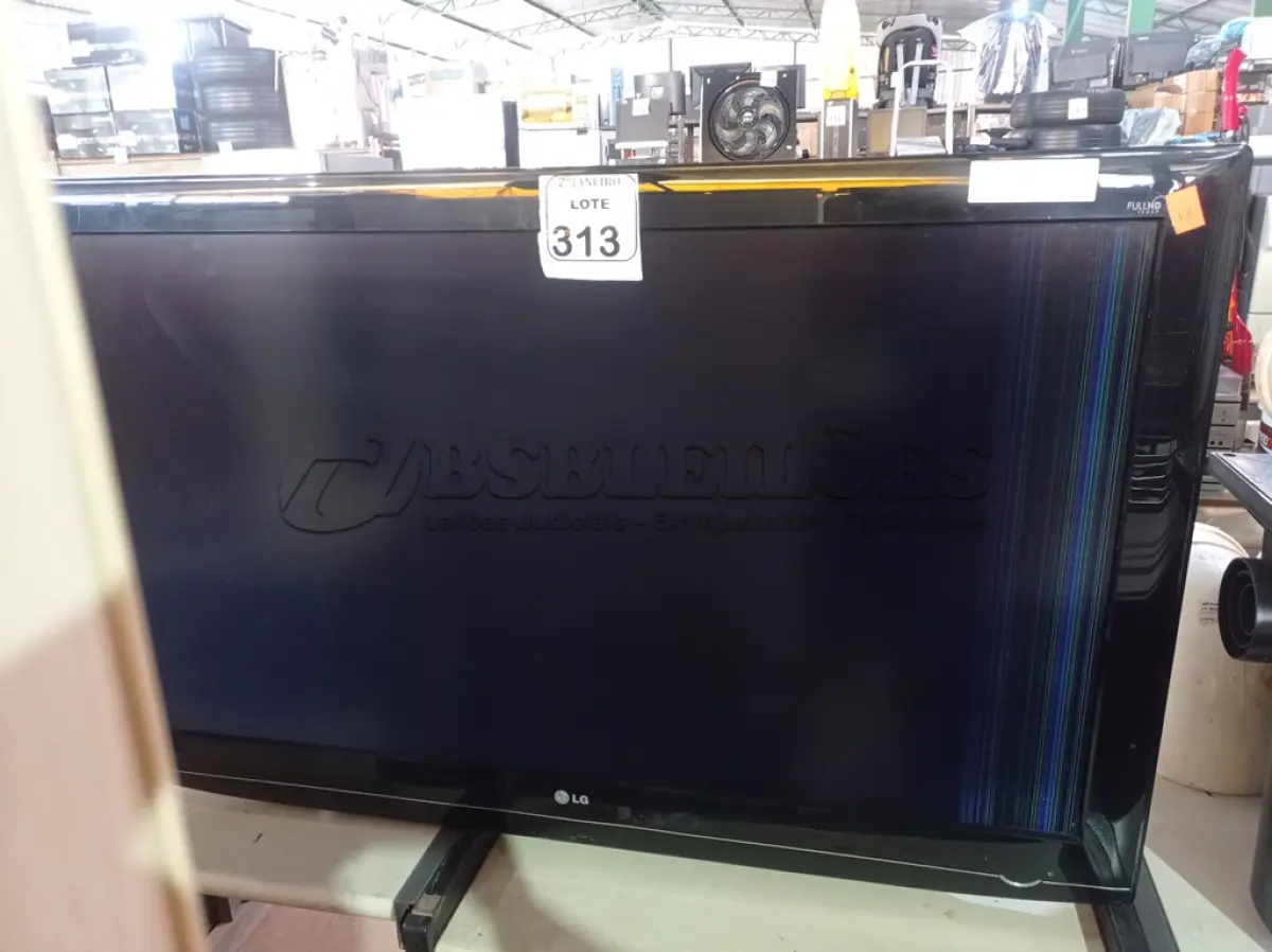 LOTE 313 - 01 TV MARCA LG 52”. (NO ESTADO) ATENÇÃO! FAZER A VISITAÇÃO ANTES DE ARREMATAR, NÃO SABEMOS SE FUNCIONA. LEILÃO NÃO TEM GARANTIA E NEM DEVOLUÇÃO, SUJEITO A POSSÍVEIS AVARIAS VISÍVEIS/OCULTAS E/OU AUSÊNCIA DE COMPONENTES.