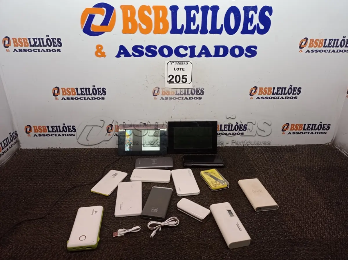 LOTE 205 - 01 LOTE COM CARREGADORES PORTÁTEIS. (NO ESTADO) ATENÇÃO! FAZER A VISITAÇÃO ANTES DE ARREMATAR, NÃO SABEMOS SE FUNCIONA. LEILÃO NÃO TEM GARANTIA E NEM DEVOLUÇÃO, SUJEITO A POSSÍVEIS AVARIAS VISÍVEIS/OCULTAS E/OU AUSÊNCIA DE COMPONENTES.