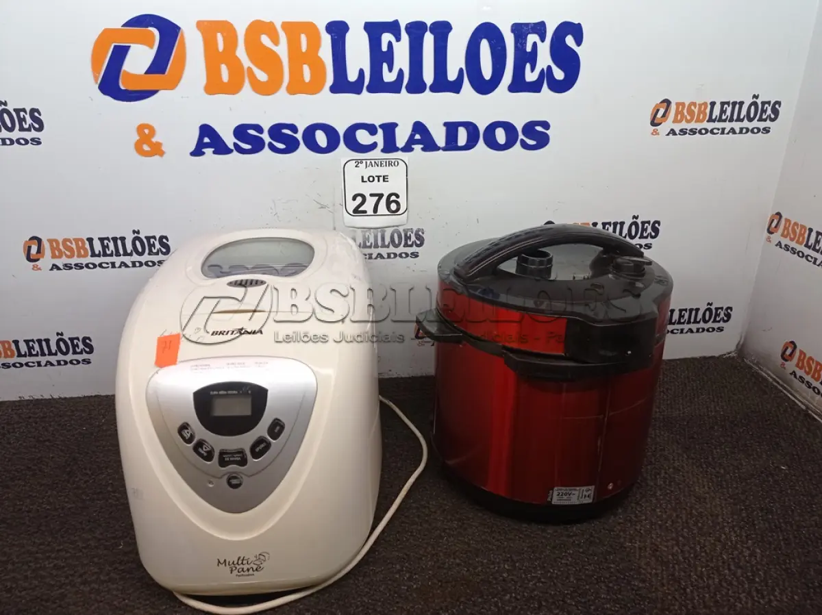 LOTE 276 - 01 MÁQUINA DE PÃO E 01 PANELA ELÉTRICA. (NO ESTADO) ATENÇÃO! FAZER A VISITAÇÃO ANTES DE ARREMATAR, NÃO SABEMOS SE FUNCIONA. LEILÃO NÃO TEM GARANTIA E NEM DEVOLUÇÃO, SUJEITO A POSSÍVEIS AVARIAS VISÍVEIS/OCULTAS E/OU AUSÊNCIA DE COMPONENTES.