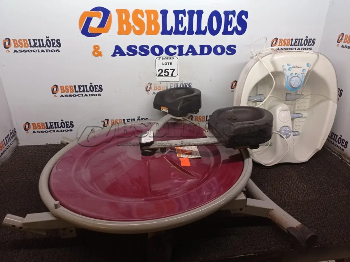 LOTE 257 - 01HIDROMASSAGEADOR E 01 APARELHO DE GINÁSTICA P/MALHAR ABDÔMEN. (NO ESTADO) ATENÇÃO! FAZER A VISITAÇÃO ANTES DE ARREMATAR, NÃO SABEMOS SE FUNCIONA. LEILÃO NÃO TEM GARANTIA E NEM DEVOLUÇÃO, SUJEITO A POSSÍVEIS AVARIAS VISÍVEIS/OCULTAS E/OU AUSÊNCIA DE COMPONENTES.