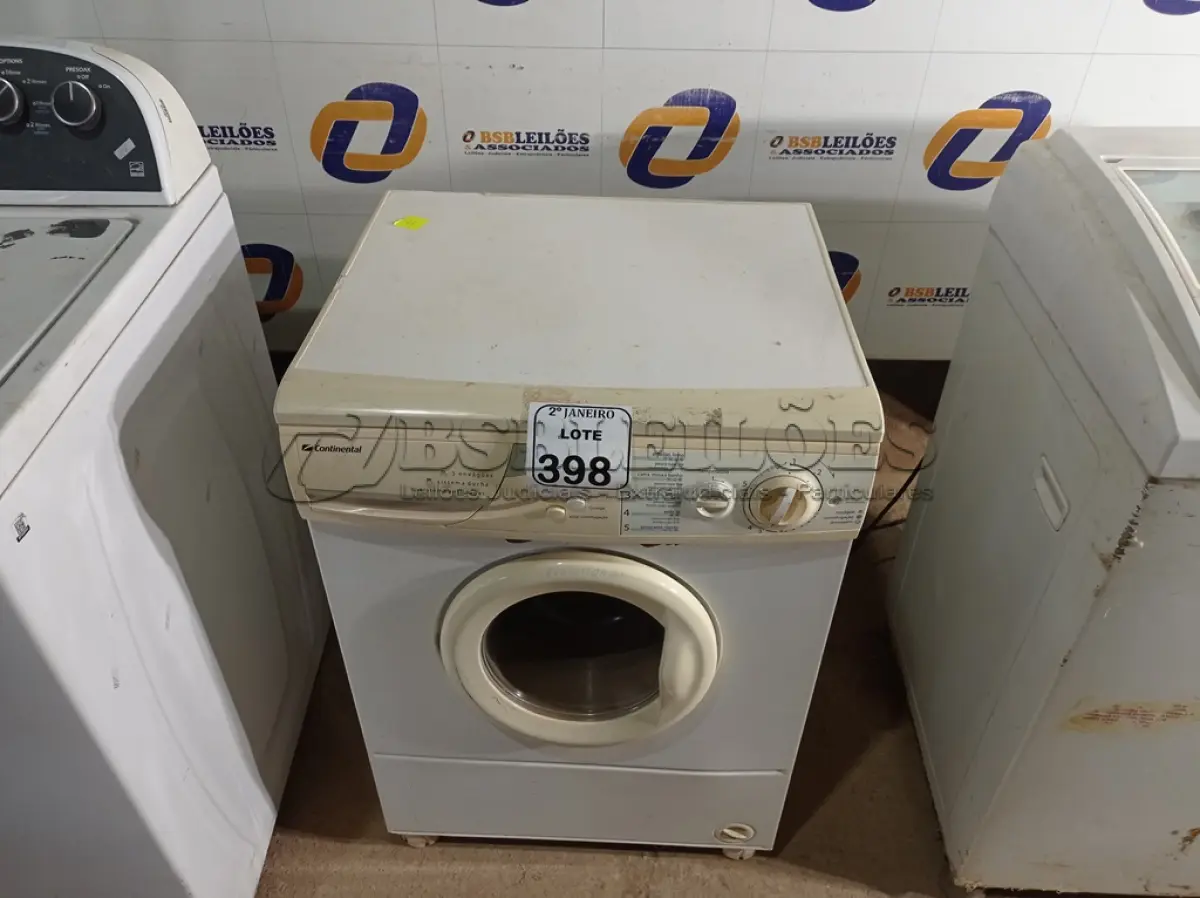 LOTE 398 - 01 MÁQUINA DE LAVAR ROUPAS BRASTEMP. (NO ESTADO) ATENÇÃO! FAZER A VISITAÇÃO ANTES DE ARREMATAR, NÃO SABEMOS SE FUNCIONA. LEILÃO NÃO TEM GARANTIA E NEM DEVOLUÇÃO, SUJEITO A POSSÍVEIS AVARIAS VISÍVEIS/OCULTAS E/OU AUSÊNCIA DE COMPONENTES.