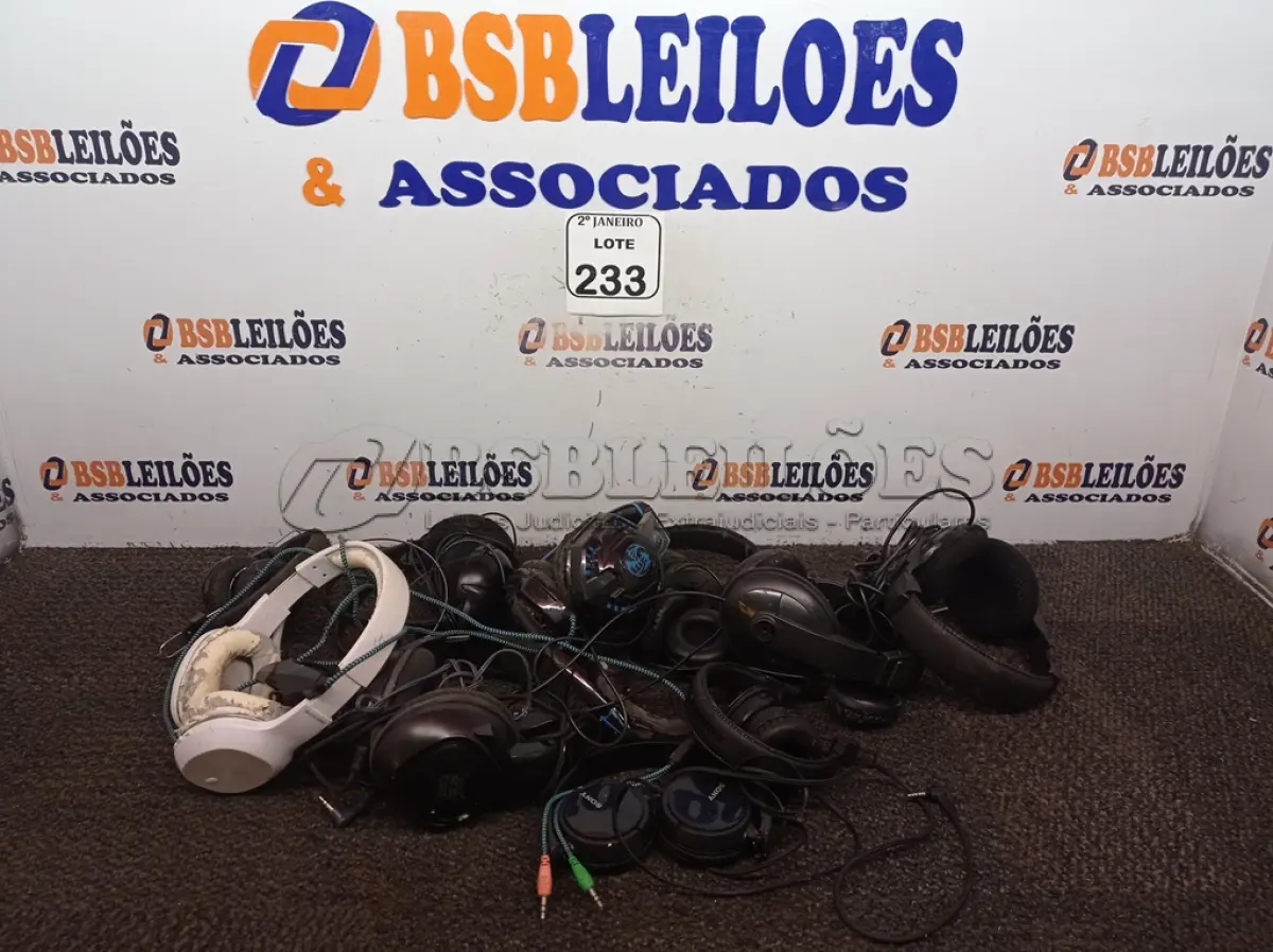 LOTE 233 - 01 LOTE COM VÁRIOS FONES DE OUVIDO DIVERSOS. (NO ESTADO) ATENÇÃO! FAZER A VISITAÇÃO ANTES DE ARREMATAR, NÃO SABEMOS SE FUNCIONA. LEILÃO NÃO TEM GARANTIA E NEM DEVOLUÇÃO, SUJEITO A POSSÍVEIS AVARIAS VISÍVEIS/OCULTAS E/OU AUSÊNCIA DE COMPONENTES.