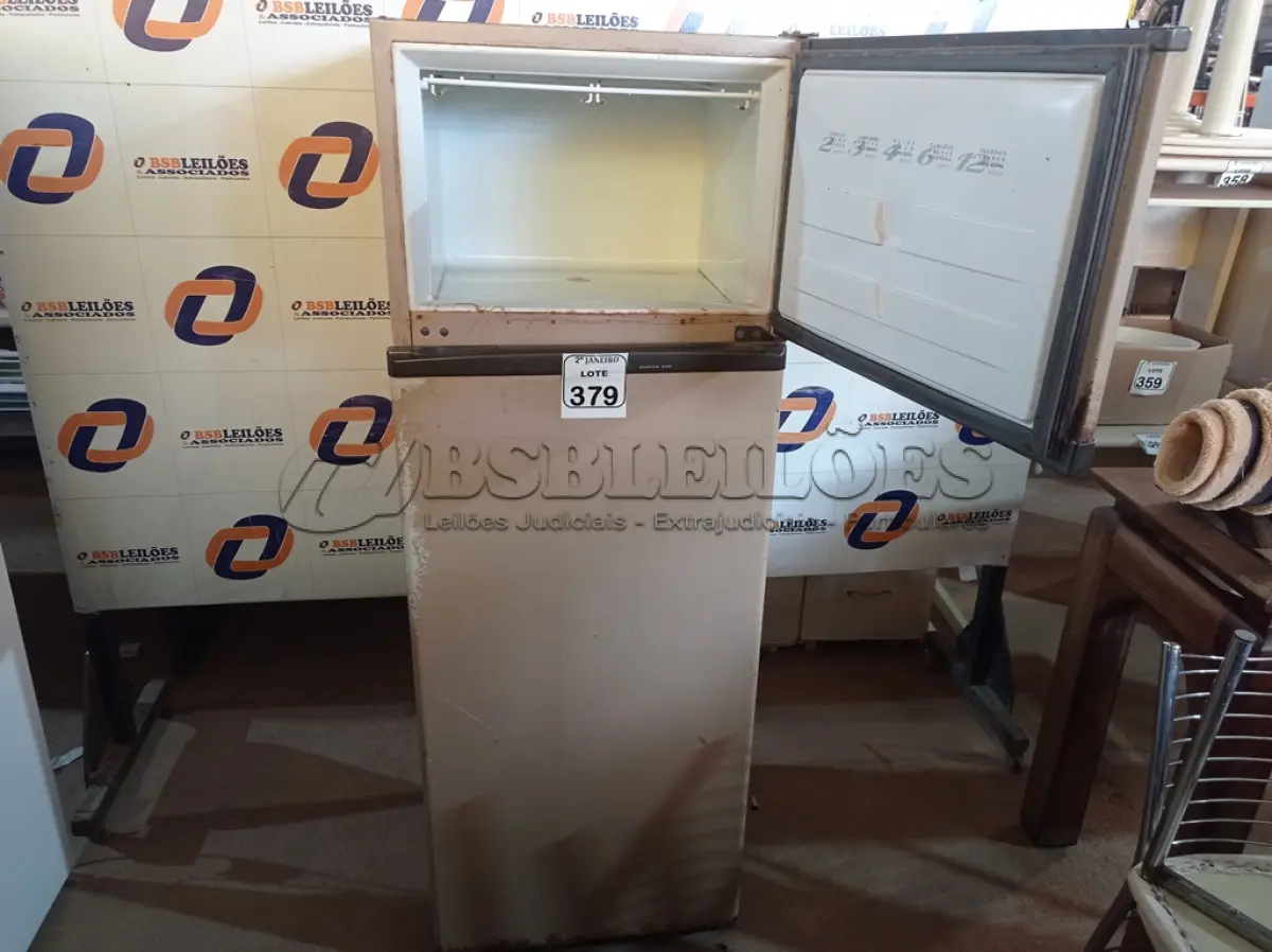 LOTE 379 - 01 GELADEIRA BRASTEMP 220V. (NO ESTADO) ATENÇÃO! FAZER A VISITAÇÃO ANTES DE ARREMATAR, NÃO SABEMOS SE FUNCIONA. LEILÃO NÃO TEM GARANTIA E NEM DEVOLUÇÃO, SUJEITO A POSSÍVEIS AVARIAS VISÍVEIS/OCULTAS E/OU AUSÊNCIA DE COMPONENTES.