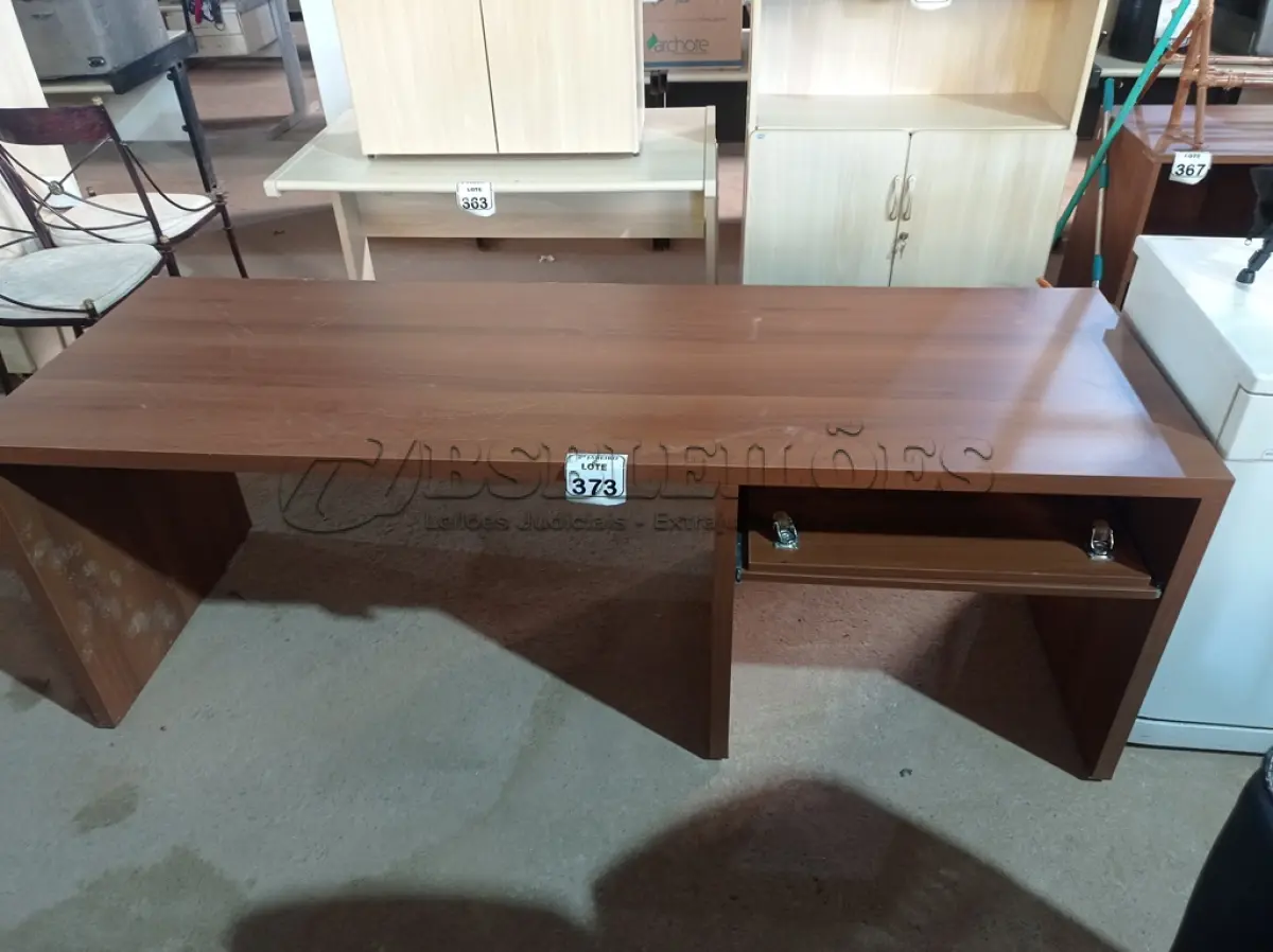 LOTE 373 - 01 RACK EM MADEIRA PARA ESCRITÓRIO. (NO ESTADO) ATENÇÃO! FAZER A VISITAÇÃO ANTES DE ARREMATAR, NÃO SABEMOS SE FUNCIONA. LEILÃO NÃO TEM GARANTIA E NEM DEVOLUÇÃO, SUJEITO A POSSÍVEIS AVARIAS VISÍVEIS/OCULTAS E/OU AUSÊNCIA DE COMPONENTES.