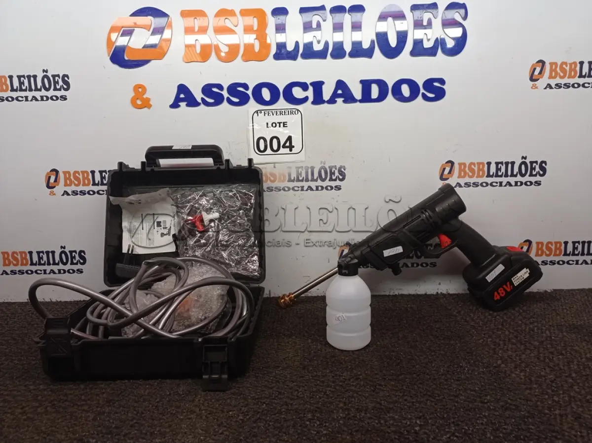 LOTE 004 - 01 LAVADORA DE ALTA PRESSÃO PORTÁTIL RECARREGÁVEL 220V COM CASE E ACESSÓRIOS.  (NO ESTADO) ATENÇÃO! FAZER A VISITAÇÃO ANTES DE ARREMATAR, NÃO SABEMOS SE FUNCIONA. LEILÃO NÃO TEM GARANTIA E NEM DEVOLUÇÃO, SUJEITO A POSSÍVEIS AVARIAS VISÍVEIS/OCULTAS E/OU AUSÊNCIA DE COMPONENTES.