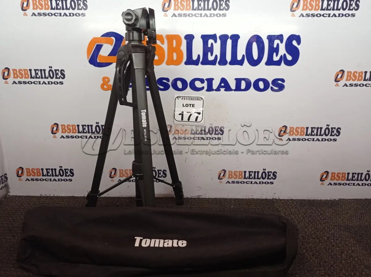 LOTE 177 - 01 TRIPÉ MARCA TOMATE MODELO MTG-3016. (NO ESTADO) ATENÇÃO! FAZER A VISITAÇÃO ANTES DE ARREMATAR, NÃO SABEMOS SE FUNCIONA. LEILÃO NÃO TEM GARANTIA E NEM DEVOLUÇÃO, SUJEITO A POSSÍVEIS AVARIAS VISÍVEIS/OCULTAS E/OU AUSÊNCIA DE COMPONENTES.