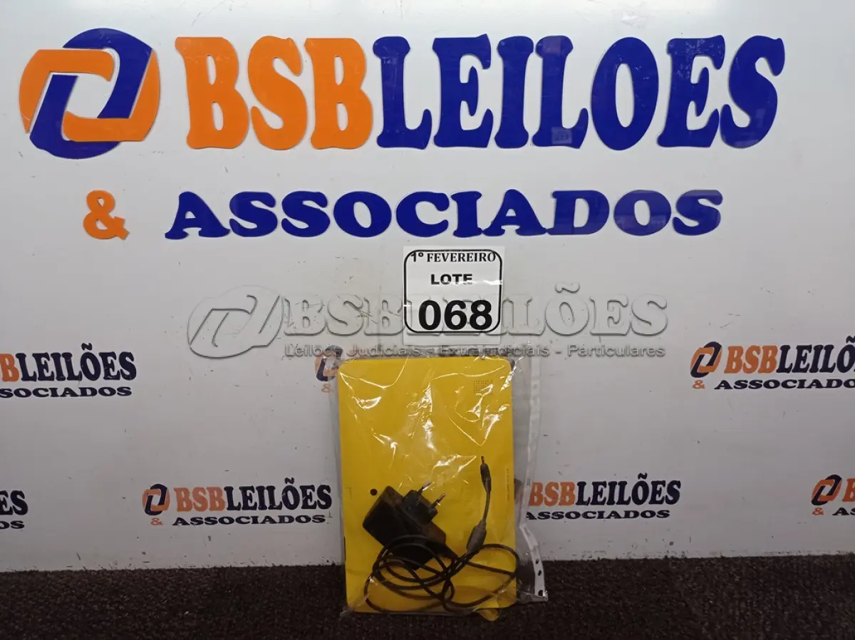 LOTE 068 - 01 TABLET POSITIVO YPY AB10E HORIZONTAL COM CARREGADOR (NO ESTADO) ATENÇÃO! FAZER A VISITAÇÃO ANTES DE ARREMATAR, NÃO SABEMOS SE FUNCIONA. LEILÃO NÃO TEM GARANTIA E NEM DEVOLUÇÃO, SUJEITO A POSSÍVEIS AVARIAS VISÍVEIS/OCULTAS E/OU AUSÊNCIA DE COMPONENTES.