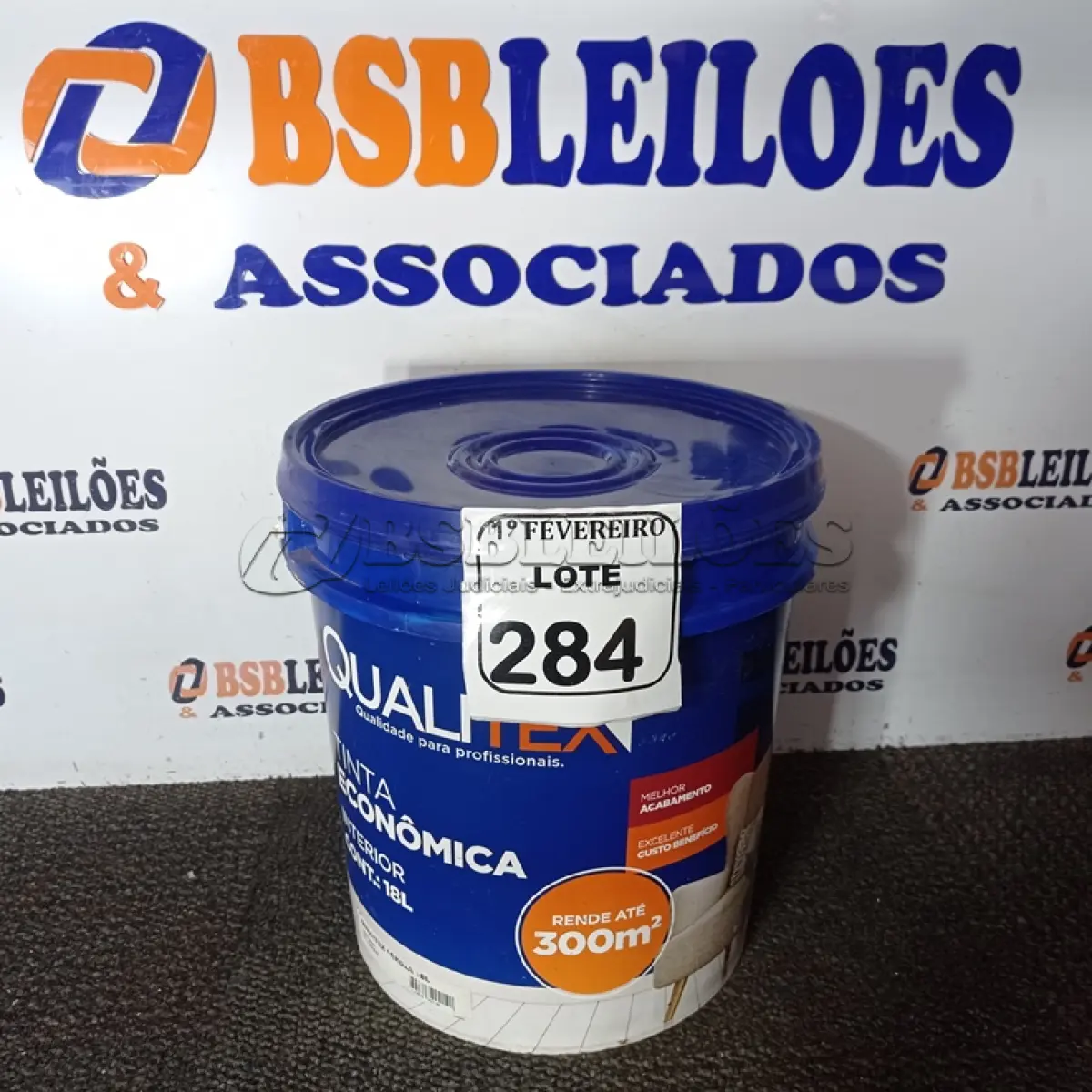 LOTE 284 - 01 BALDE DE TINTA QUALITEX NA COR PÉROLA 18L. (NO ESTADO) ATENÇÃO! FAZER A VISITAÇÃO ANTES DE ARREMATAR, NÃO SABEMOS SE FUNCIONA. LEILÃO NÃO TEM GARANTIA E NEM DEVOLUÇÃO, SUJEITO A POSSÍVEIS AVARIAS VISÍVEIS/OCULTAS E/OU AUSÊNCIA DE COMPONENTES.
