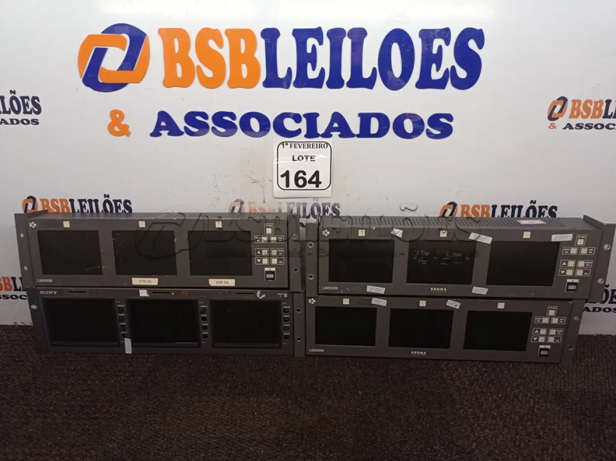 LOTE 164 - 04 MONITORES DE VÍDEO, SENDO 03 MODELO LM-6005 MARCA KROMA E 01 LMD-5320 MARCA SONY. (NO ESTADO) ATENÇÃO! FAZER A VISITAÇÃO ANTES DE ARREMATAR, NÃO SABEMOS SE FUNCIONA. LEILÃO NÃO TEM GARANTIA E NEM DEVOLUÇÃO, SUJEITO A POSSÍVEIS AVARIAS VISÍVEIS/OCULTAS E/OU AUSÊNCIA DE COMPONENTES.