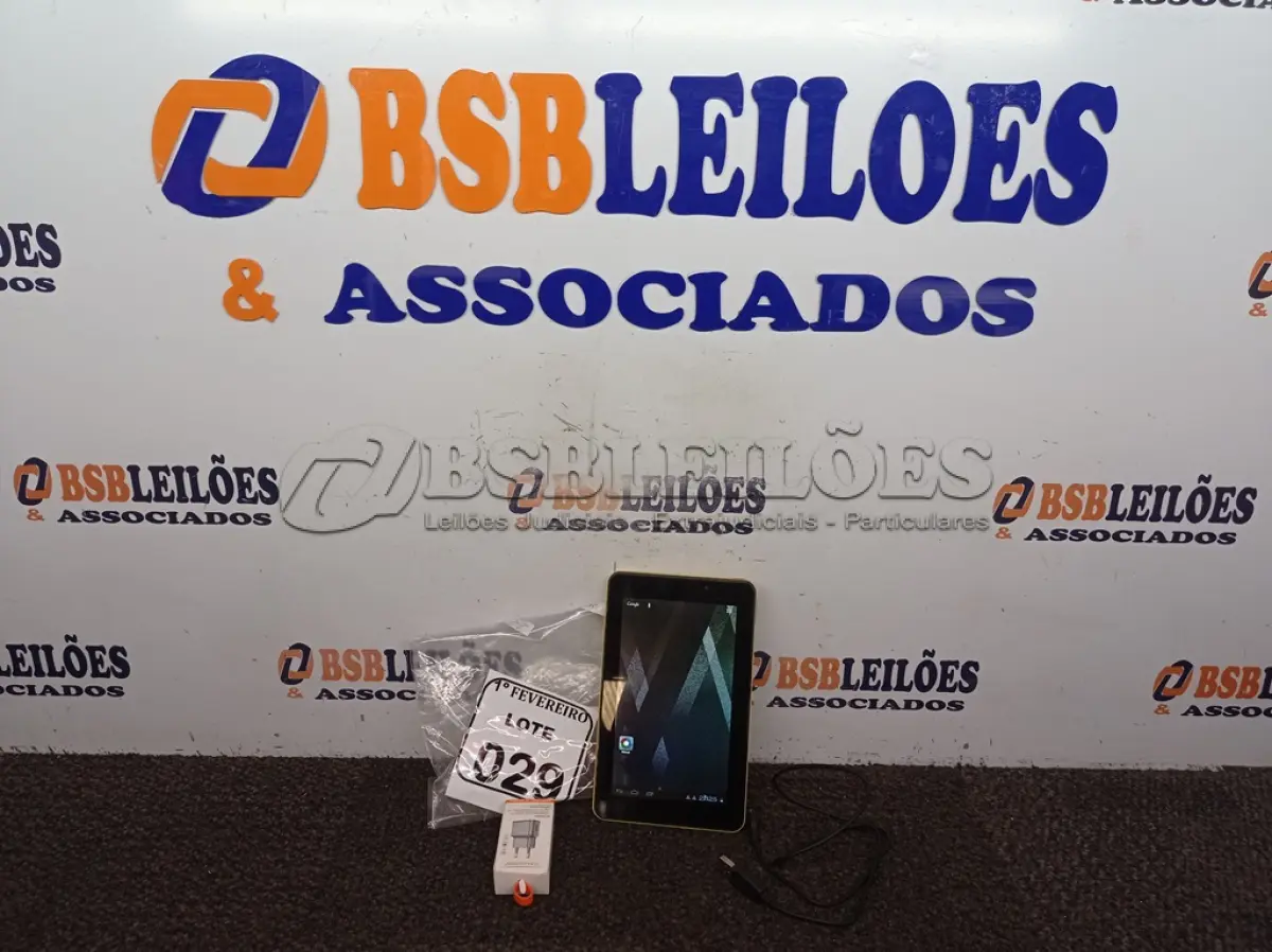 LOTE 029 - 01 TABLET 7’’ T77 COM CARREGAR MARCA CCE. (NO ESTADO) ATENÇÃO! FAZER A VISITAÇÃO ANTES DE ARREMATAR, NÃO SABEMOS SE FUNCIONA. LEILÃO NÃO TEM GARANTIA E NEM DEVOLUÇÃO, SUJEITO A POSSÍVEIS AVARIAS VISÍVEIS/OCULTAS E/OU AUSÊNCIA DE COMPONENTES.
