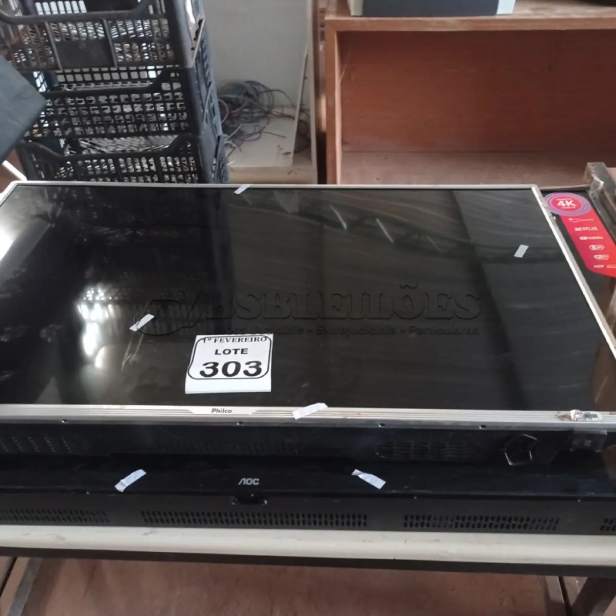 LOTE 303 - 02 TV’S PARA RETIRADA DE PEÇAS. (NO ESTADO) ATENÇÃO! FAZER A VISITAÇÃO ANTES DE ARREMATAR, NÃO SABEMOS SE FUNCIONA. LEILÃO NÃO TEM GARANTIA E NEM DEVOLUÇÃO, SUJEITO A POSSÍVEIS AVARIAS VISÍVEIS/OCULTAS E/OU AUSÊNCIA DE COMPONENTES.