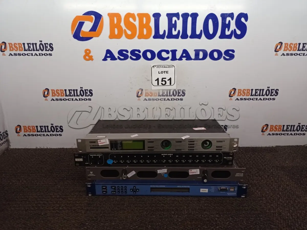 LOTE 151 - 04 APARELHOS PARA MONITORAMENTO DE CÂMERAS. (NO ESTADO) ATENÇÃO! FAZER A VISITAÇÃO ANTES DE ARREMATAR, NÃO SABEMOS SE FUNCIONA. LEILÃO NÃO TEM GARANTIA E NEM DEVOLUÇÃO, SUJEITO A POSSÍVEIS AVARIAS VISÍVEIS/OCULTAS E/OU AUSÊNCIA DE COMPONENTES.