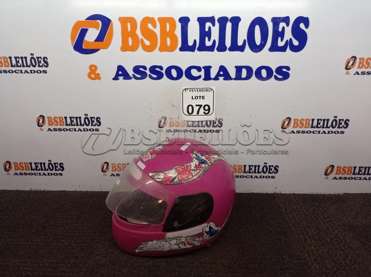 LOTE 079 - 01 CHAPINHA, 01 MÁQUINA PARA CORTAR CABELO E 01 CAPACETE FEMININO PARA MOTO. (NO ESTADO) ATENÇÃO! FAZER A VISITAÇÃO ANTES DE ARREMATAR, NÃO SABEMOS SE FUNCIONA. LEILÃO NÃO TEM GARANTIA E NEM DEVOLUÇÃO, SUJEITO A POSSÍVEIS AVARIAS VISÍVEIS/OCULTAS E/OU AUSÊNCIA DE COMPONENTES.