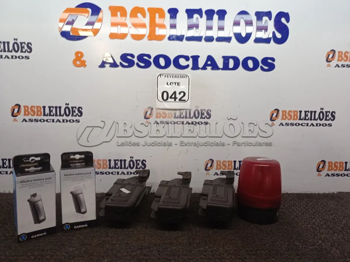 LOTE 042 - 03 COLDRES PARA TEASER, 01 ROTILANE E 02 CARREGADORES PARA BATERIA GARMIN. (NO ESTADO) ATENÇÃO! FAZER A VISITAÇÃO ANTES DE ARREMATAR, NÃO SABEMOS SE FUNCIONA. LEILÃO NÃO TEM GARANTIA E NEM DEVOLUÇÃO, SUJEITO A POSSÍVEIS AVARIAS VISÍVEIS/OCULTAS E/OU AUSÊNCIA DE COMPONENTES.