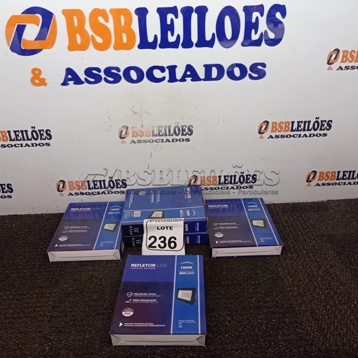 LOTE 236 - 05 REFLETORES DE LED AMBIENTES EXTERNOS 100W. (NOVO) (NO ESTADO) ATENÇÃO! FAZER A VISITAÇÃO ANTES DE ARREMATAR, NÃO SABEMOS SE FUNCIONA. LEILÃO NÃO TEM GARANTIA E NEM DEVOLUÇÃO, SUJEITO A POSSÍVEIS AVARIAS VISÍVEIS/OCULTAS E/OU AUSÊNCIA DE COMPONENTES.