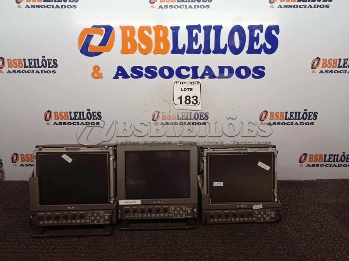 LOTE 183 - 03 MONITORES DE VÍDEO MARCA SONY. (NO ESTADO) ATENÇÃO! FAZER A VISITAÇÃO ANTES DE ARREMATAR, NÃO SABEMOS SE FUNCIONA. LEILÃO NÃO TEM GARANTIA E NEM DEVOLUÇÃO, SUJEITO A POSSÍVEIS AVARIAS VISÍVEIS/OCULTAS E/OU AUSÊNCIA DE COMPONENTES.