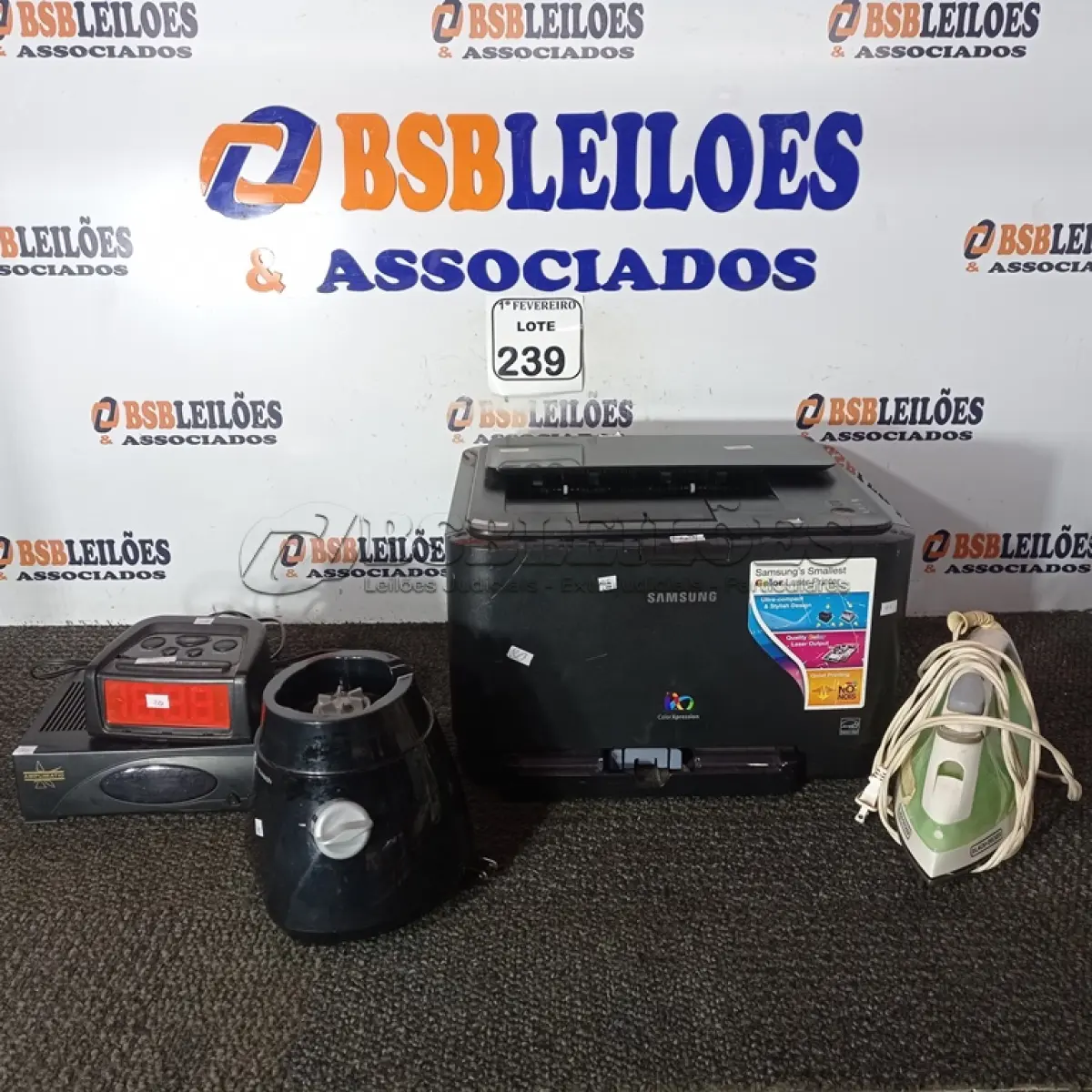 LOTE 239 - 01 IMPRESSORA SAMSUNG, 01 RECEPTOR DE SATÉLITE, 01 FERRO DE PASSAR ROUPAS E 01 BASE DE LIQUIDIFICADOR. (NO ESTADO) ATENÇÃO! FAZER A VISITAÇÃO ANTES DE ARREMATAR, NÃO SABEMOS SE FUNCIONA. LEILÃO NÃO TEM GARANTIA E NEM DEVOLUÇÃO, SUJEITO A POSSÍVEIS AVARIAS VISÍVEIS/OCULTAS E/OU AUSÊNCIA DE COMPONENTES.