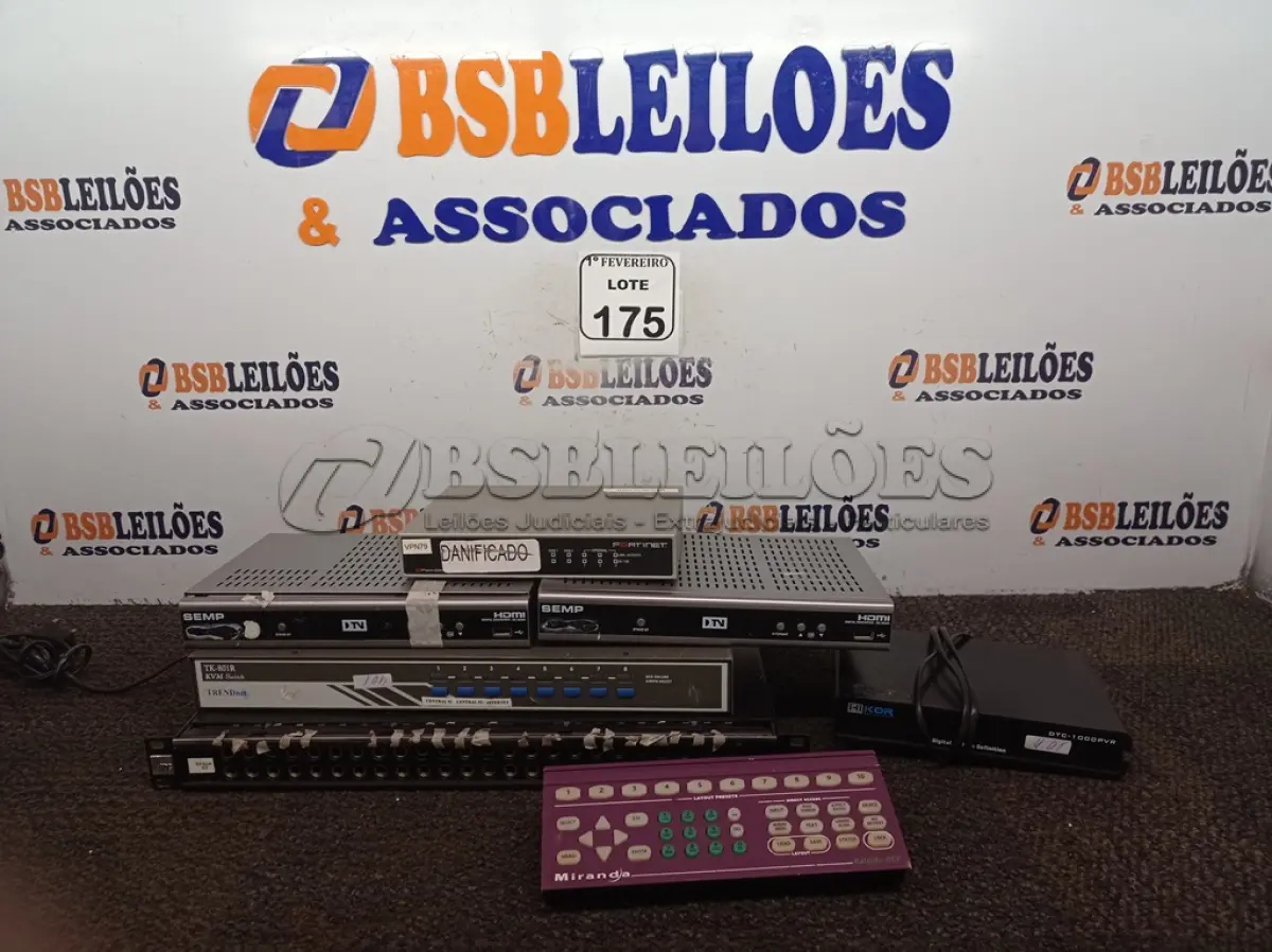 LOTE 175 - 01 LOTE COM ELETRÔNICOS DIVERSOS. (NO ESTADO) ATENÇÃO! FAZER A VISITAÇÃO ANTES DE ARREMATAR, NÃO SABEMOS SE FUNCIONA. LEILÃO NÃO TEM GARANTIA E NEM DEVOLUÇÃO, SUJEITO A POSSÍVEIS AVARIAS VISÍVEIS/OCULTAS E/OU AUSÊNCIA DE COMPONENTES.