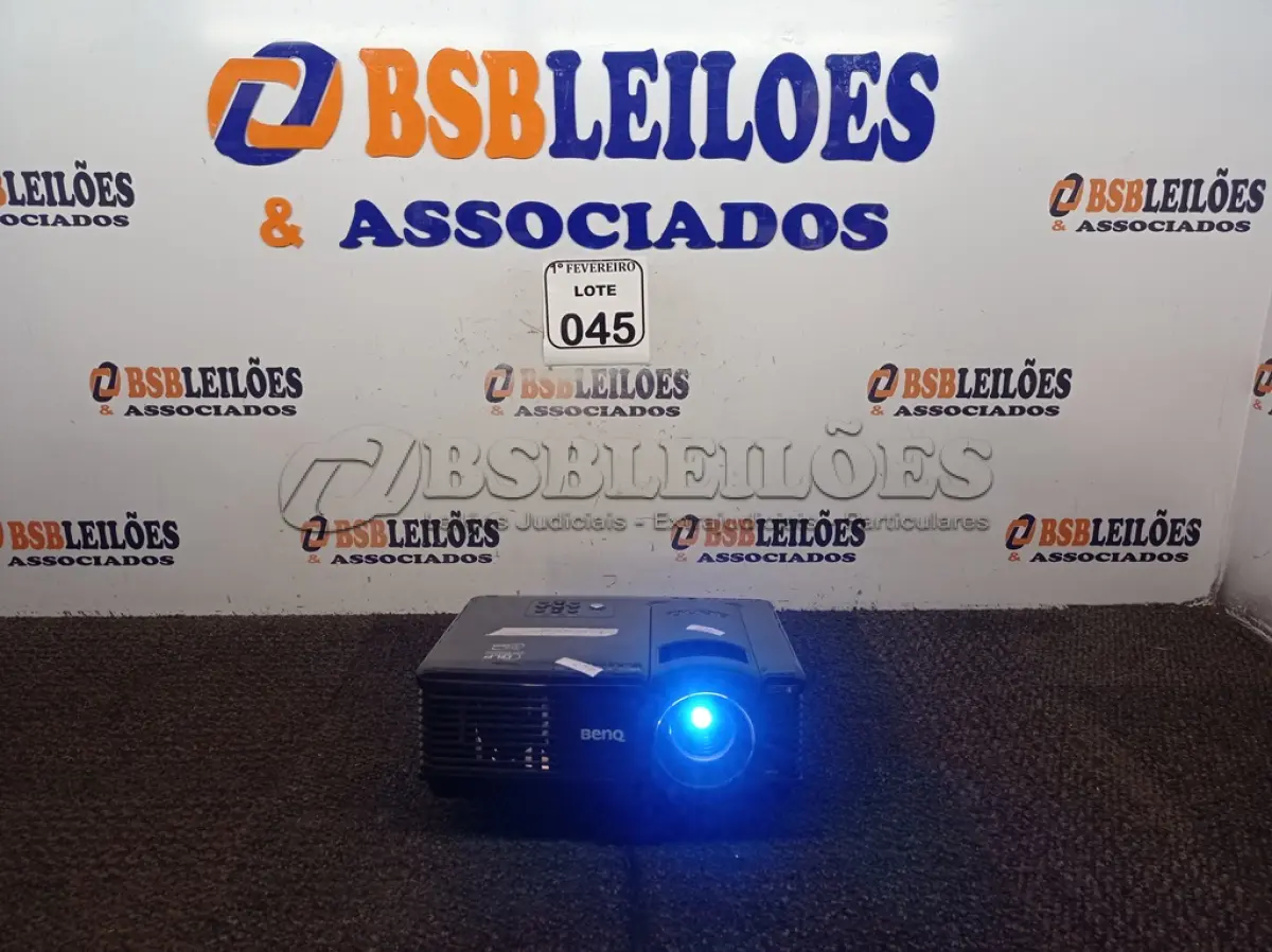 LOTE 045 - 01 PROJETOR MULTIMIDIA LCD MODELO MP512MARCA BENQ. (NO ESTADO) ATENÇÃO! FAZER A VISITAÇÃO ANTES DE ARREMATAR, NÃO SABEMOS SE FUNCIONA. LEILÃO NÃO TEM GARANTIA E NEM DEVOLUÇÃO, SUJEITO A POSSÍVEIS AVARIAS VISÍVEIS/OCULTAS E/OU AUSÊNCIA DE COMPONENTES.