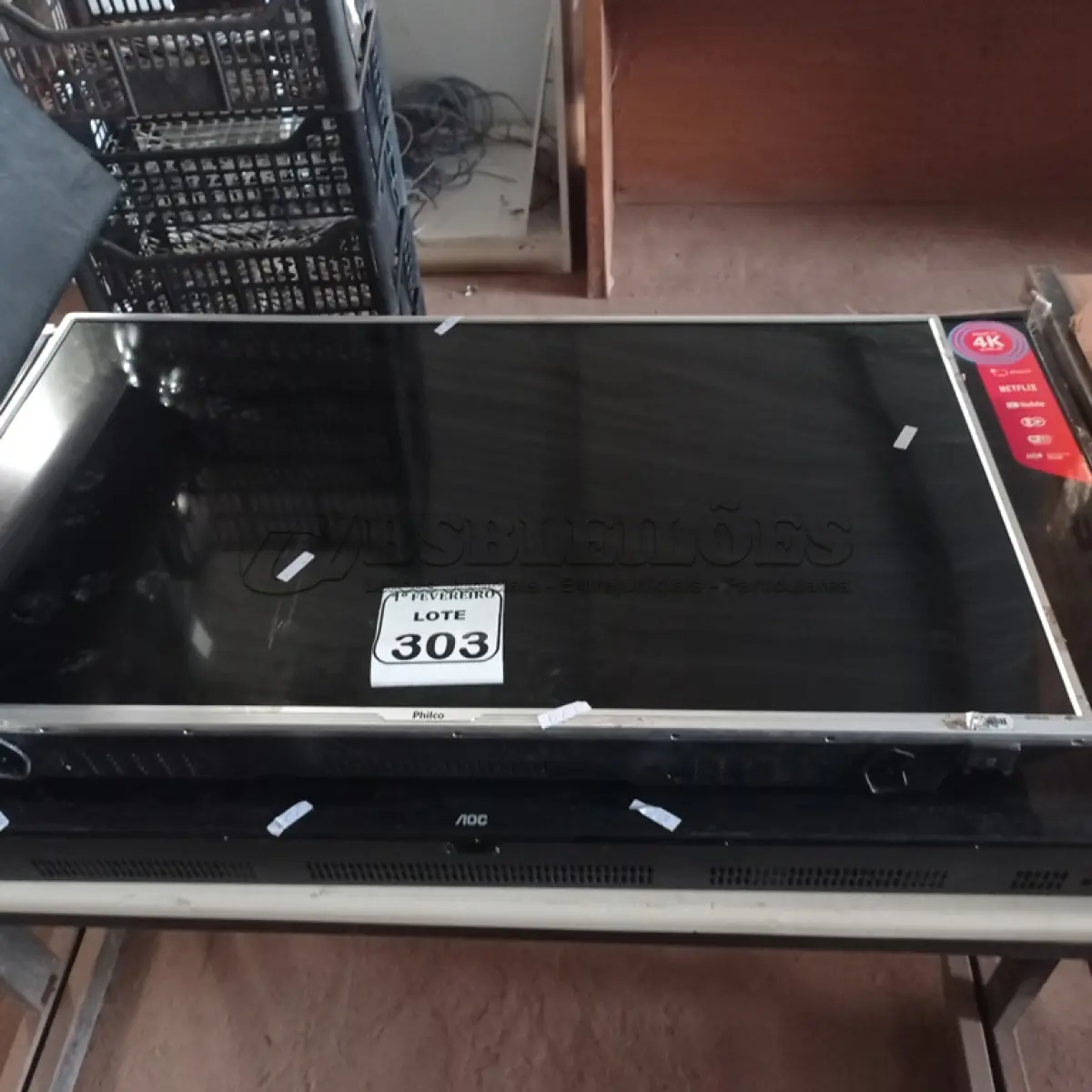 LOTE 303 - 02 TV’S PARA RETIRADA DE PEÇAS. (NO ESTADO) ATENÇÃO! FAZER A VISITAÇÃO ANTES DE ARREMATAR, NÃO SABEMOS SE FUNCIONA. LEILÃO NÃO TEM GARANTIA E NEM DEVOLUÇÃO, SUJEITO A POSSÍVEIS AVARIAS VISÍVEIS/OCULTAS E/OU AUSÊNCIA DE COMPONENTES.
