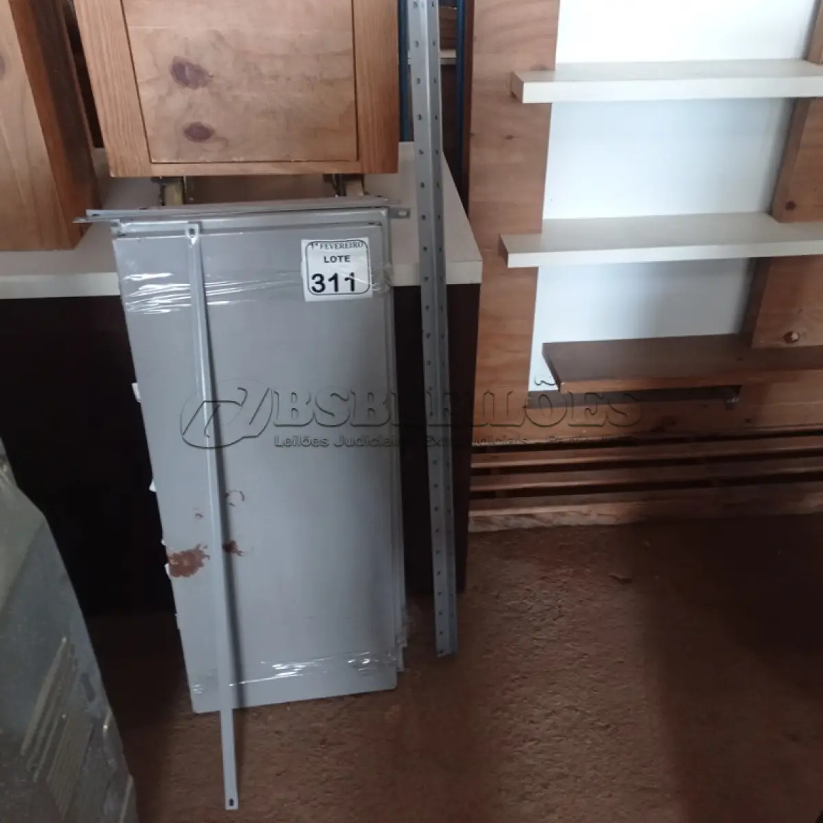 LOTE 311 - 01 ESTANTE DE AÇO COM 04 PRATELEIRAS (DESMONTADA). (NO ESTADO) ATENÇÃO! FAZER A VISITAÇÃO ANTES DE ARREMATAR, NÃO SABEMOS SE FUNCIONA. LEILÃO NÃO TEM GARANTIA E NEM DEVOLUÇÃO, SUJEITO A POSSÍVEIS AVARIAS VISÍVEIS/OCULTAS E/OU AUSÊNCIA DE COMPONENTES.