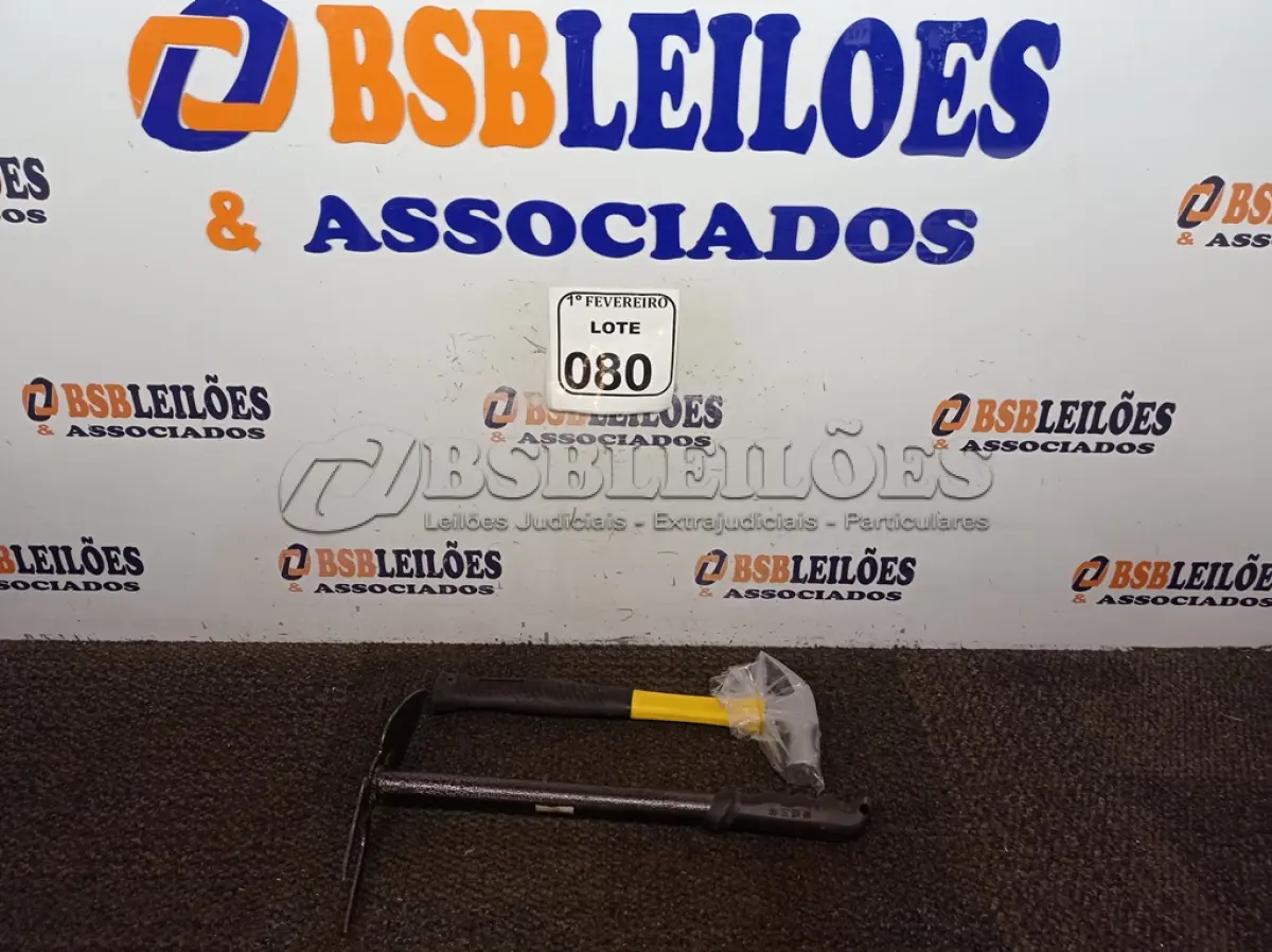 LOTE 080 - 01 MARTELO COM CABO EMBORRACHADO DE 27 MM E 01 SACHO PARA JARDINAGEM. (NO ESTADO) ATENÇÃO! FAZER A VISITAÇÃO ANTES DE ARREMATAR, NÃO SABEMOS SE FUNCIONA. LEILÃO NÃO TEM GARANTIA E NEM DEVOLUÇÃO, SUJEITO A POSSÍVEIS AVARIAS VISÍVEIS/OCULTAS E/OU AUSÊNCIA DE COMPONENTES.