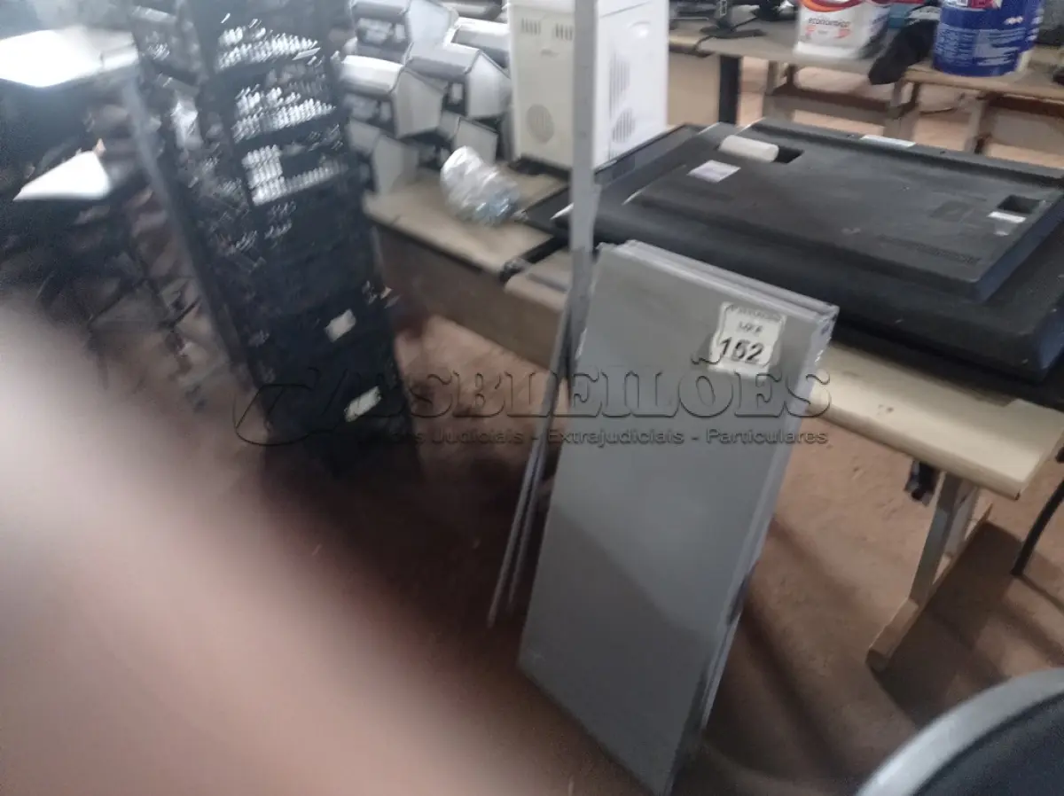LOTE 152 - 01 ESTANTE DE AÇO DESMONTADA COM 04 PRATELEIRAS. (NOVO) (NO ESTADO) ATENÇÃO! FAZER A VISITAÇÃO ANTES DE ARREMATAR, NÃO SABEMOS SE FUNCIONA. LEILÃO NÃO TEM GARANTIA E NEM DEVOLUÇÃO, SUJEITO A POSSÍVEIS AVARIAS VISÍVEIS/OCULTAS E/OU AUSÊNCIA DE COMPONENTES.