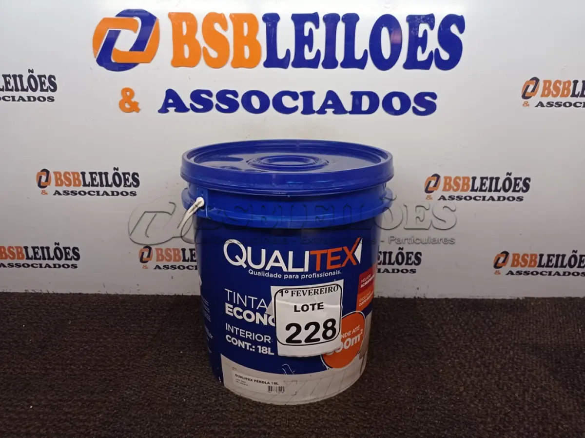 LOTE 228 - 01 BALDE DE TINTA QUALITEX NA COR PÉROLA 18 L. (NO ESTADO) ATENÇÃO! FAZER A VISITAÇÃO ANTES DE ARREMATAR, NÃO SABEMOS SE FUNCIONA. LEILÃO NÃO TEM GARANTIA E NEM DEVOLUÇÃO, SUJEITO A POSSÍVEIS AVARIAS VISÍVEIS/OCULTAS E/OU AUSÊNCIA DE COMPONENTES.