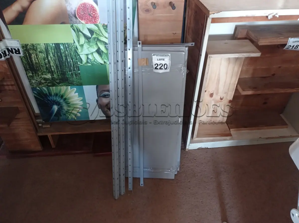 LOTE 220 - 01ESTANTE DE AÇO COM 04 PRATELEIRAS (DESMONTADA). (NO ESTADO) ATENÇÃO! FAZER A VISITAÇÃO ANTES DE ARREMATAR, NÃO SABEMOS SE FUNCIONA. LEILÃO NÃO TEM GARANTIA E NEM DEVOLUÇÃO, SUJEITO A POSSÍVEIS AVARIAS VISÍVEIS/OCULTAS E/OU AUSÊNCIA DE COMPONENTES.