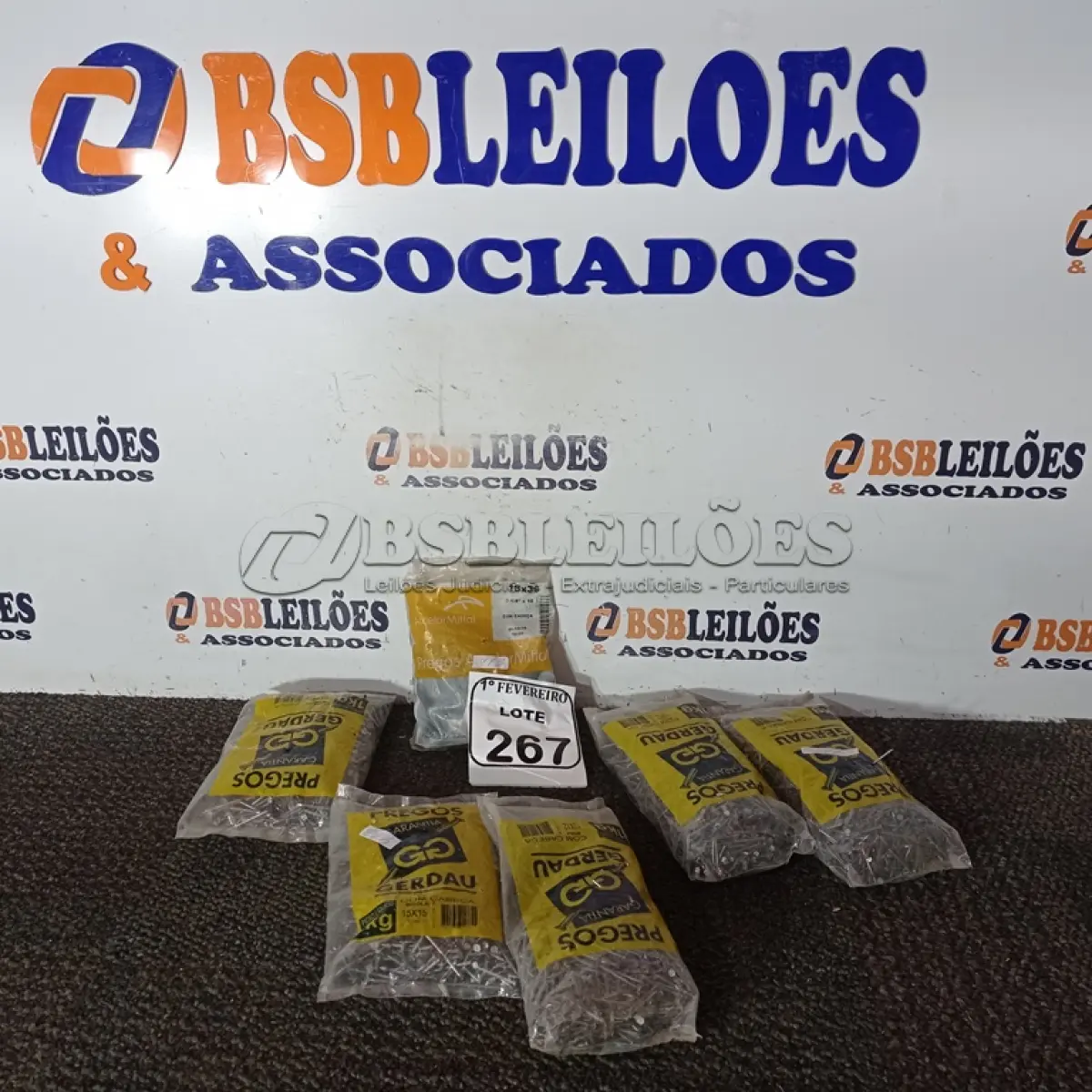 LOTE 267 - 6 KG DE PREGOS TAMANHOS DIVERSOS. (NO ESTADO) ATENÇÃO! FAZER A VISITAÇÃO ANTES DE ARREMATAR, NÃO SABEMOS SE FUNCIONA. LEILÃO NÃO TEM GARANTIA E NEM DEVOLUÇÃO, SUJEITO A POSSÍVEIS AVARIAS VISÍVEIS/OCULTAS E/OU AUSÊNCIA DE COMPONENTES.