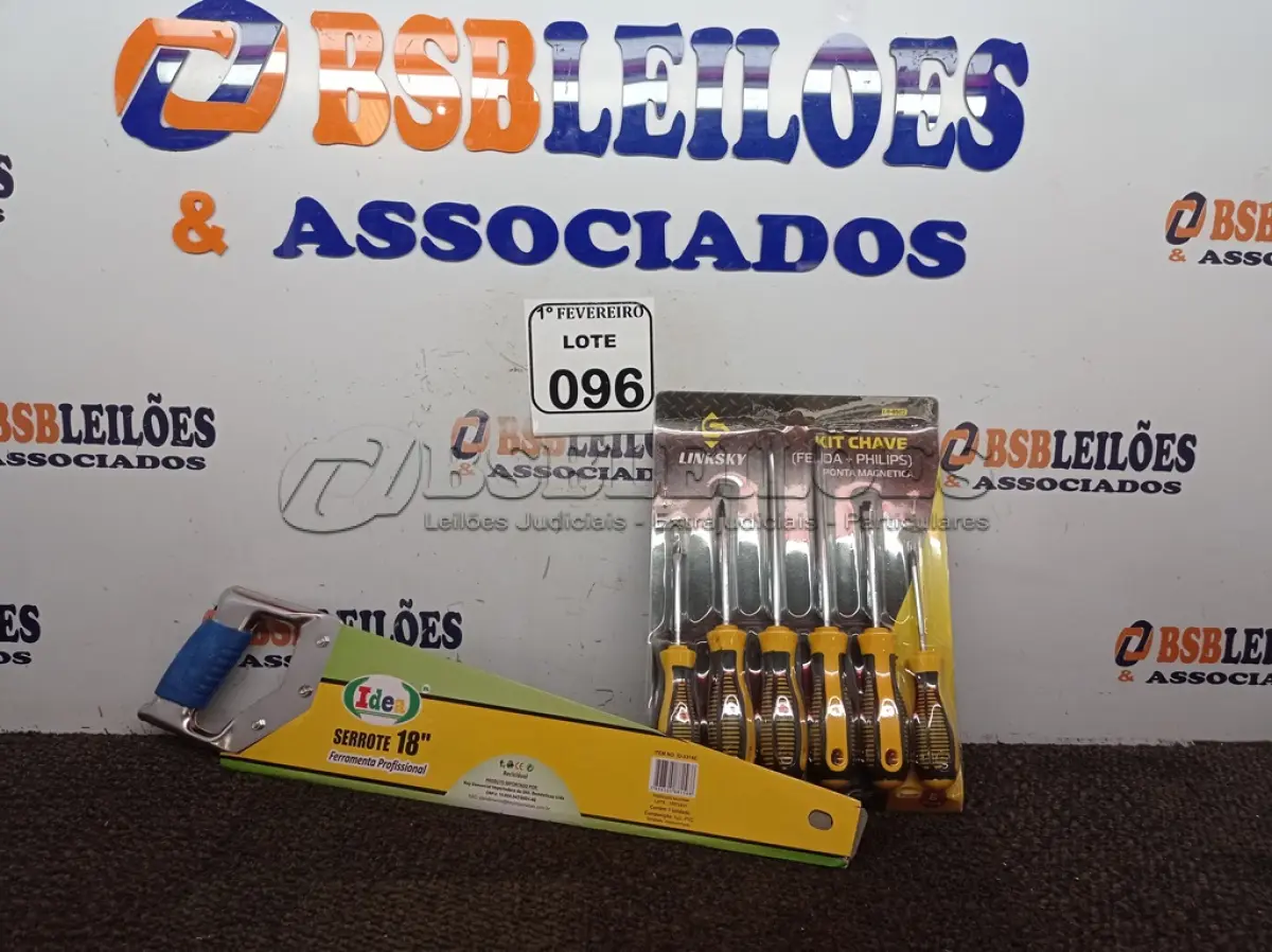 LOTE 096 - 01 SERROTE DE 18’’E 01 KIT DE CHAVE DE FENDAS+PHILIPS. (NOVO) (NO ESTADO) ATENÇÃO! FAZER A VISITAÇÃO ANTES DE ARREMATAR, NÃO SABEMOS SE FUNCIONA. LEILÃO NÃO TEM GARANTIA E NEM DEVOLUÇÃO, SUJEITO A POSSÍVEIS AVARIAS VISÍVEIS/OCULTAS E/OU AUSÊNCIA DE COMPONENTES.