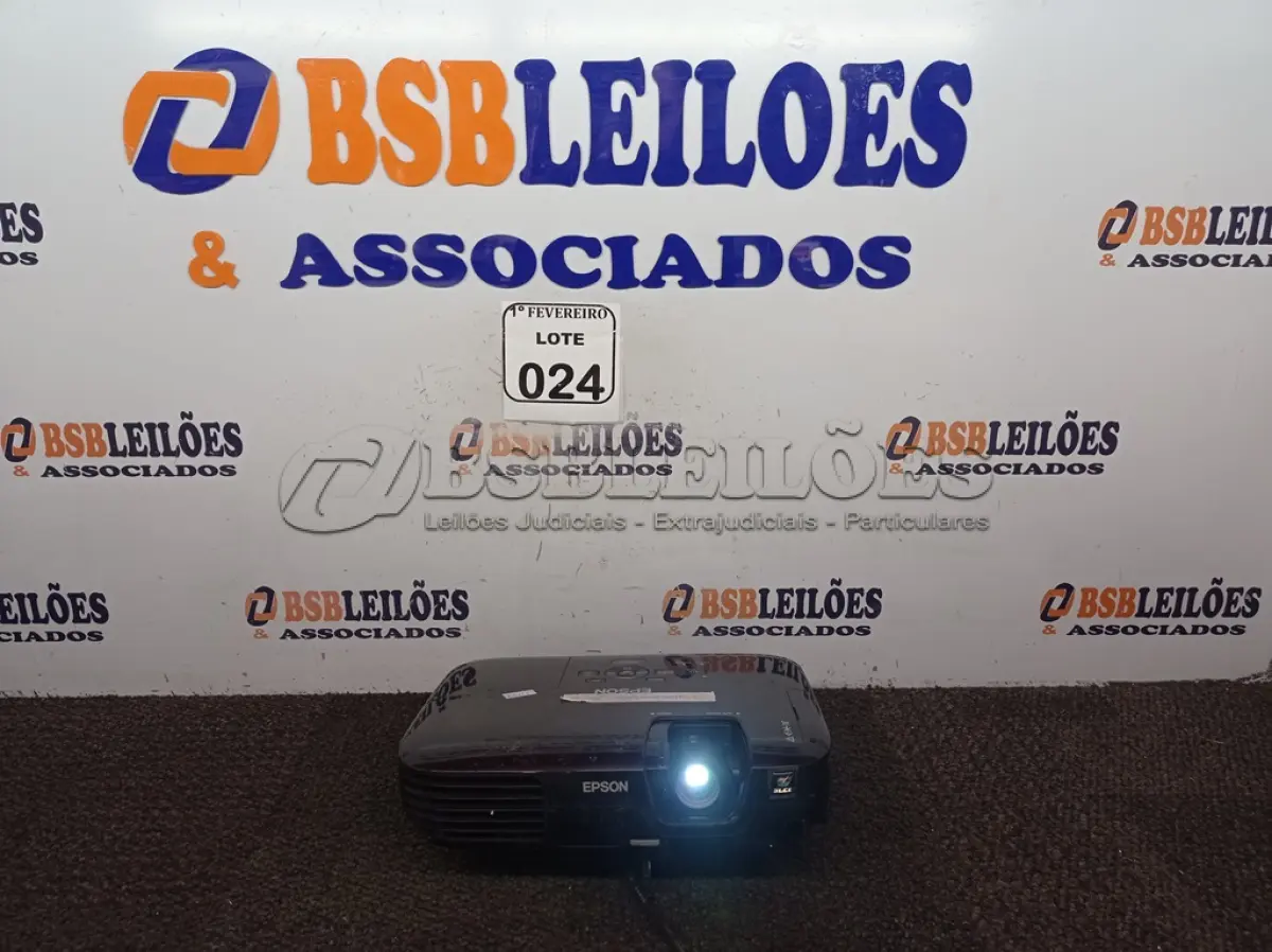 LOTE 024 - 01 PROJETOR MULTIMIDIA LCD MODELO H369A MARCA EPSON. (NO ESTADO) ATENÇÃO! FAZER A VISITAÇÃO ANTES DE ARREMATAR, NÃO SABEMOS SE FUNCIONA. LEILÃO NÃO TEM GARANTIA E NEM DEVOLUÇÃO, SUJEITO A POSSÍVEIS AVARIAS VISÍVEIS/OCULTAS E/OU AUSÊNCIA DE COMPONENTES.