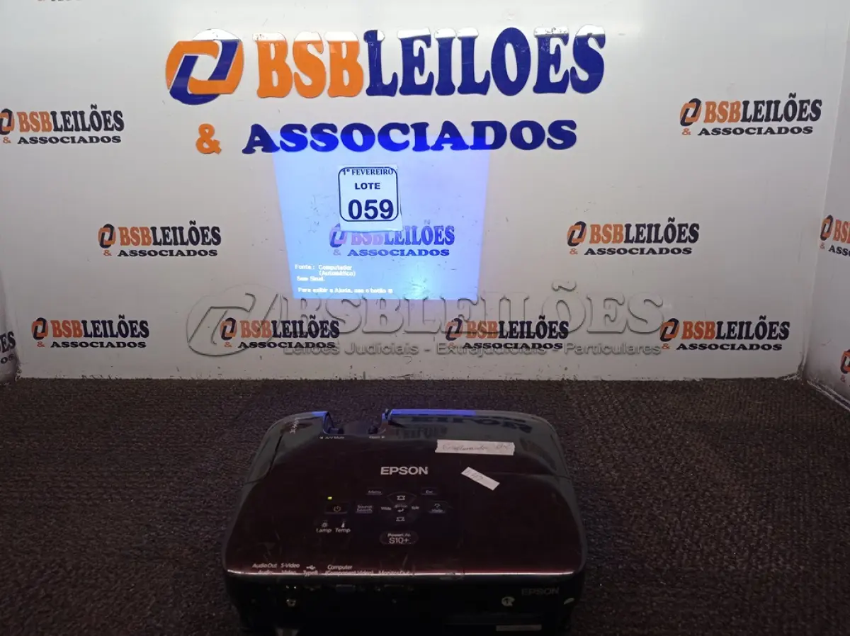 LOTE 059 - 01 PROJETOR MULTIMÍDIA LCD MODELO H369A MARCA EPSON. (NO ESTADO) ATENÇÃO! FAZER A VISITAÇÃO ANTES DE ARREMATAR, NÃO SABEMOS SE FUNCIONA. LEILÃO NÃO TEM GARANTIA E NEM DEVOLUÇÃO, SUJEITO A POSSÍVEIS AVARIAS VISÍVEIS/OCULTAS E/OU AUSÊNCIA DE COMPONENTES.