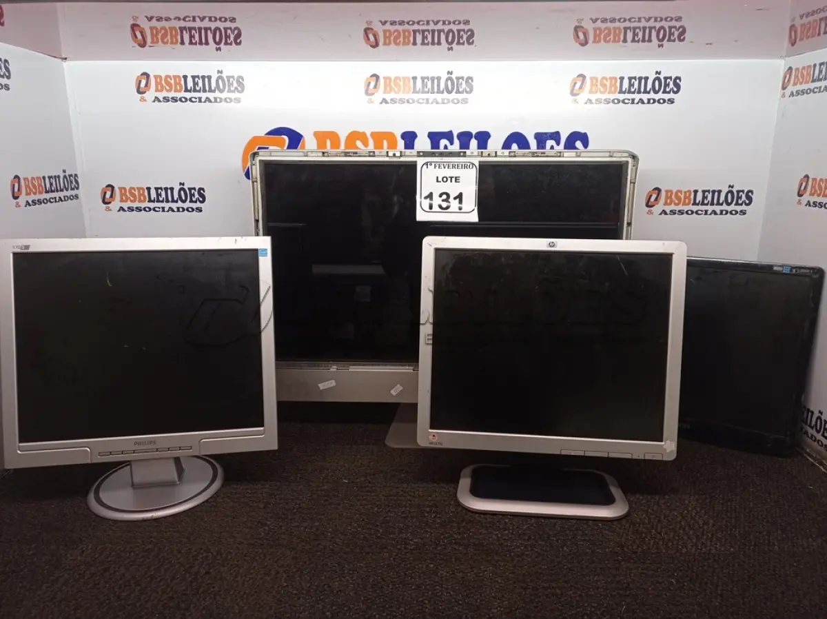 LOTE 131 - 03 MONITORES LCD MARCAS E MODELOS DIVERSOS E 01 SUCATA DE IPAD. (NO ESTADO) ATENÇÃO! FAZER A VISITAÇÃO ANTES DE ARREMATAR, NÃO SABEMOS SE FUNCIONA. LEILÃO NÃO TEM GARANTIA E NEM DEVOLUÇÃO, SUJEITO A POSSÍVEIS AVARIAS VISÍVEIS/OCULTAS E/OU AUSÊNCIA DE COMPONENTES.