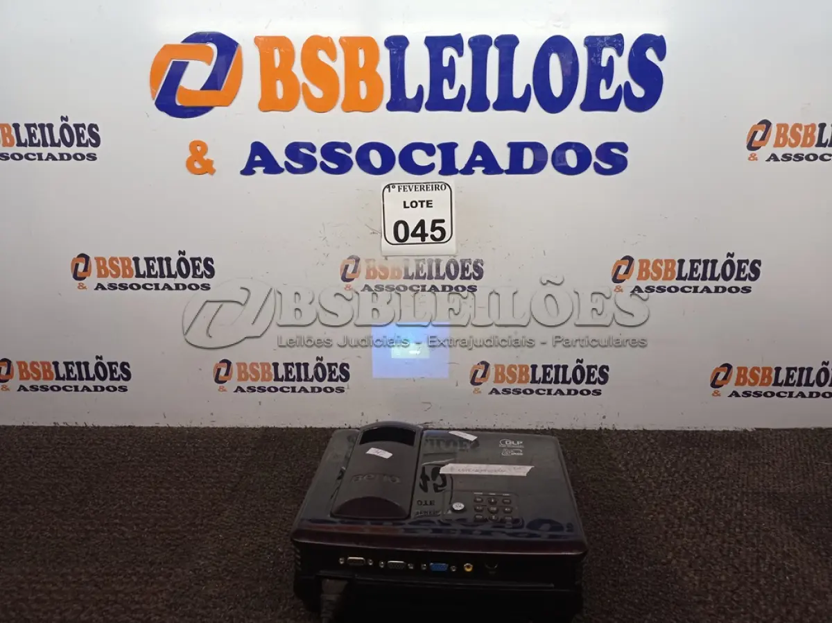 LOTE 045 - 01 PROJETOR MULTIMIDIA LCD MODELO MP512MARCA BENQ. (NO ESTADO) ATENÇÃO! FAZER A VISITAÇÃO ANTES DE ARREMATAR, NÃO SABEMOS SE FUNCIONA. LEILÃO NÃO TEM GARANTIA E NEM DEVOLUÇÃO, SUJEITO A POSSÍVEIS AVARIAS VISÍVEIS/OCULTAS E/OU AUSÊNCIA DE COMPONENTES.