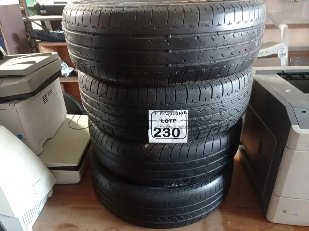 LOTE 230 - 04 PNEUS 1856515 MEIA VIDA. (NO ESTADO) ATENÇÃO! FAZER A VISITAÇÃO ANTES DE ARREMATAR, NÃO SABEMOS SE FUNCIONA. LEILÃO NÃO TEM GARANTIA E NEM DEVOLUÇÃO, SUJEITO A POSSÍVEIS AVARIAS VISÍVEIS/OCULTAS E/OU AUSÊNCIA DE COMPONENTES.