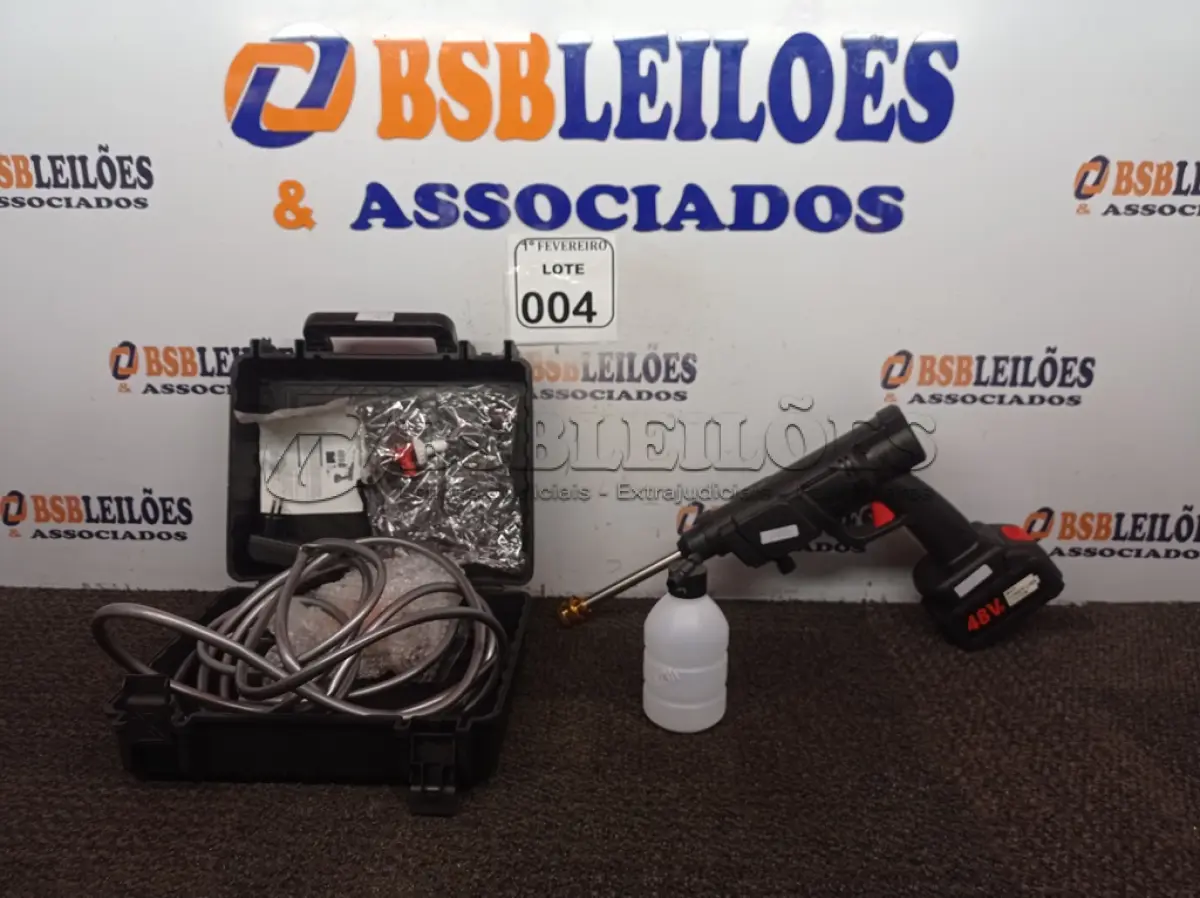 LOTE 004 - 01 LAVADORA DE ALTA PRESSÃO PORTÁTIL RECARREGÁVEL 220V COM CASE E ACESSÓRIOS.  (NO ESTADO) ATENÇÃO! FAZER A VISITAÇÃO ANTES DE ARREMATAR, NÃO SABEMOS SE FUNCIONA. LEILÃO NÃO TEM GARANTIA E NEM DEVOLUÇÃO, SUJEITO A POSSÍVEIS AVARIAS VISÍVEIS/OCULTAS E/OU AUSÊNCIA DE COMPONENTES.