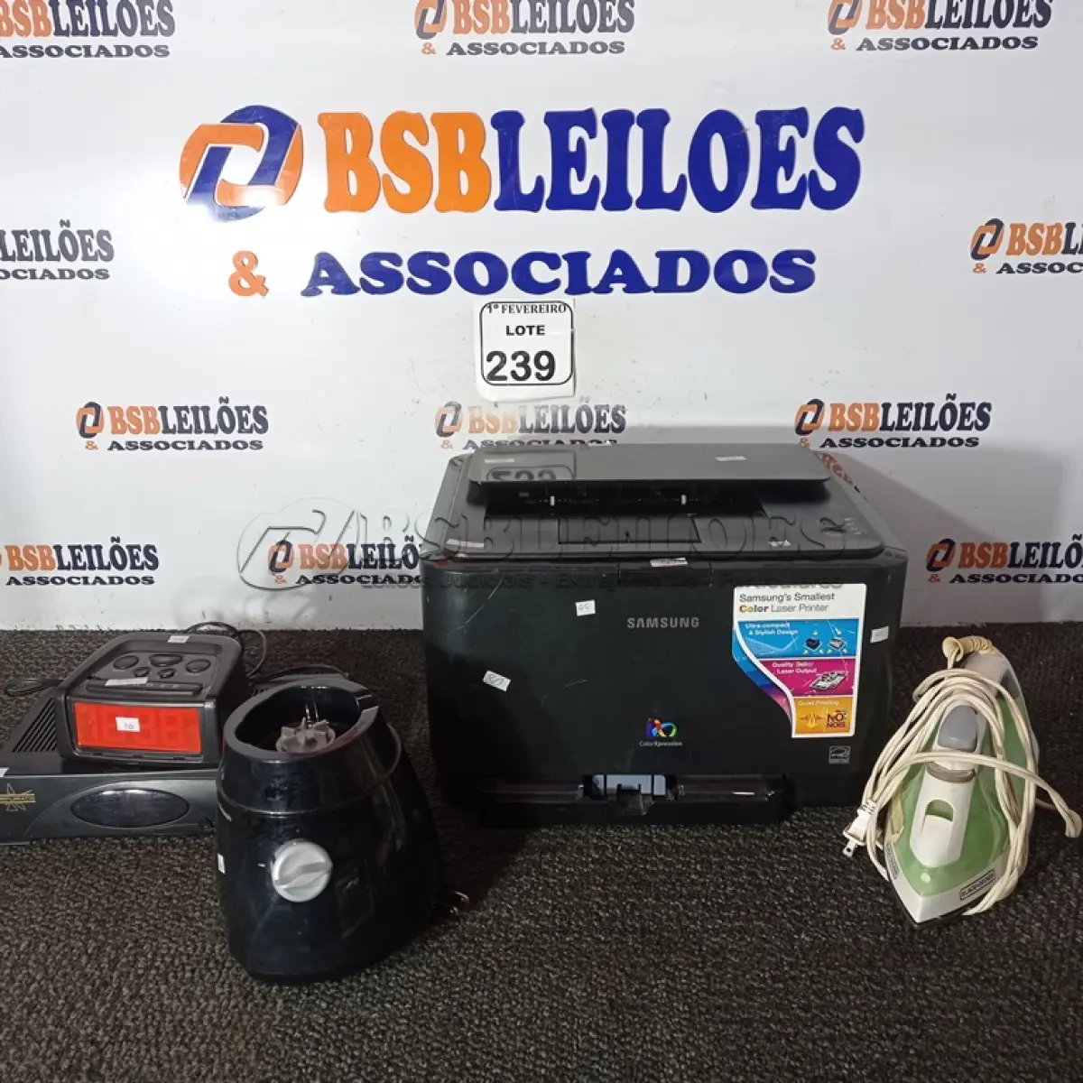 LOTE 239 - 01 IMPRESSORA SAMSUNG, 01 RECEPTOR DE SATÉLITE, 01 FERRO DE PASSAR ROUPAS E 01 BASE DE LIQUIDIFICADOR. (NO ESTADO) ATENÇÃO! FAZER A VISITAÇÃO ANTES DE ARREMATAR, NÃO SABEMOS SE FUNCIONA. LEILÃO NÃO TEM GARANTIA E NEM DEVOLUÇÃO, SUJEITO A POSSÍVEIS AVARIAS VISÍVEIS/OCULTAS E/OU AUSÊNCIA DE COMPONENTES.