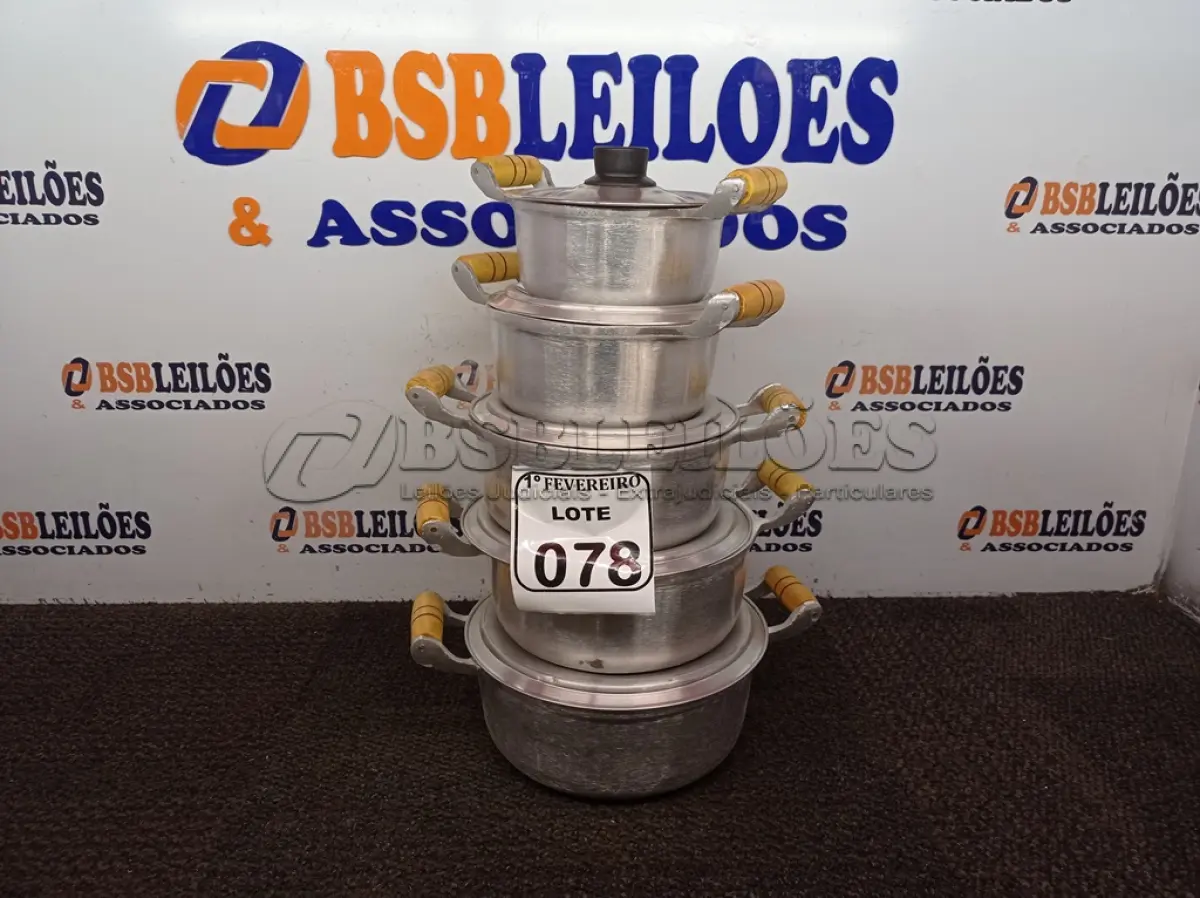 LOTE 078 - O1 CONJUNTO DE PANELAS EM ALUMÍNIO. (NOVO) (NO ESTADO) ATENÇÃO! FAZER A VISITAÇÃO ANTES DE ARREMATAR, NÃO SABEMOS SE FUNCIONA. LEILÃO NÃO TEM GARANTIA E NEM DEVOLUÇÃO, SUJEITO A POSSÍVEIS AVARIAS VISÍVEIS/OCULTAS E/OU AUSÊNCIA DE COMPONENTES.