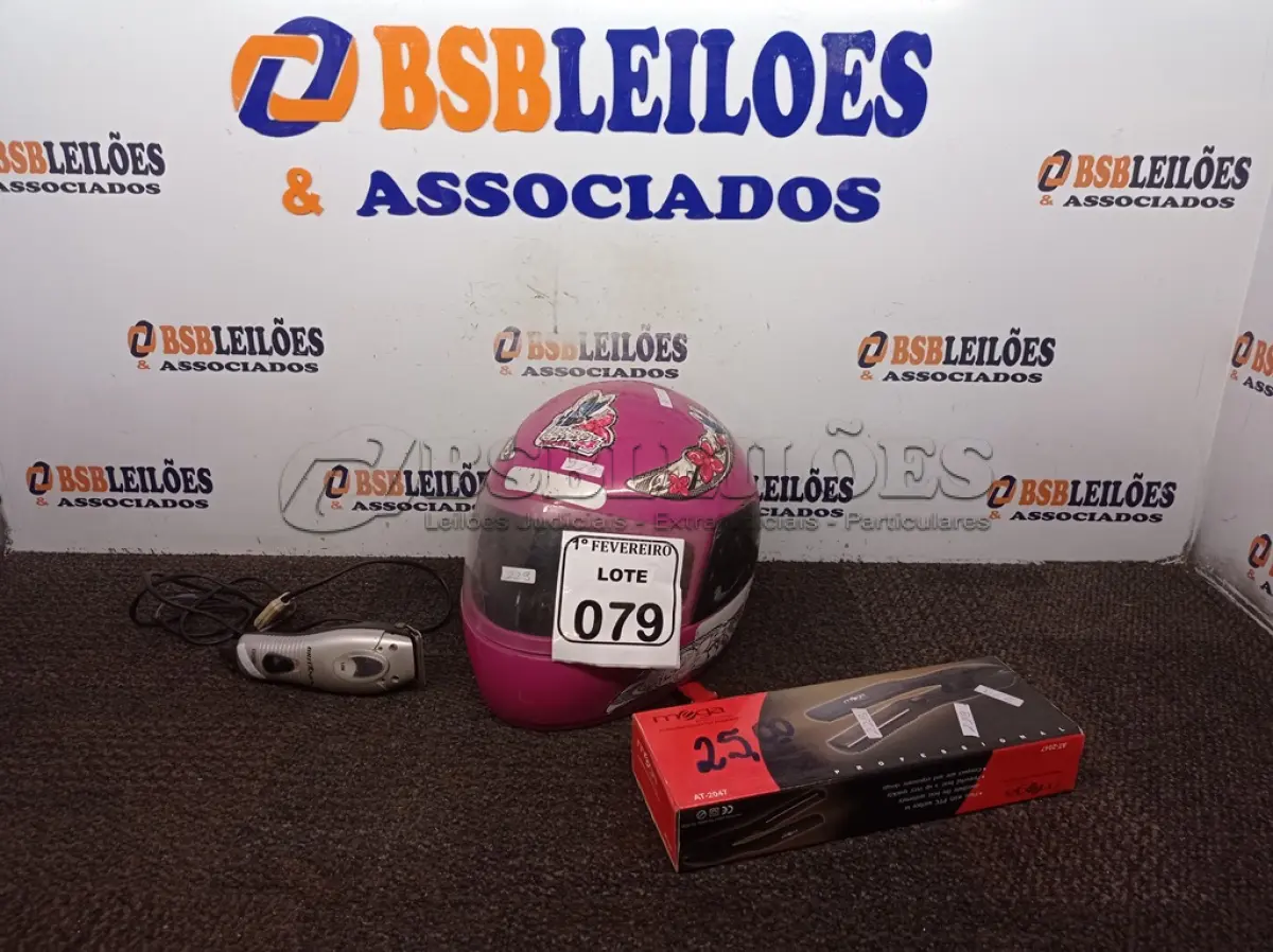 LOTE 079 - 01 CHAPINHA, 01 MÁQUINA PARA CORTAR CABELO E 01 CAPACETE FEMININO PARA MOTO. (NO ESTADO) ATENÇÃO! FAZER A VISITAÇÃO ANTES DE ARREMATAR, NÃO SABEMOS SE FUNCIONA. LEILÃO NÃO TEM GARANTIA E NEM DEVOLUÇÃO, SUJEITO A POSSÍVEIS AVARIAS VISÍVEIS/OCULTAS E/OU AUSÊNCIA DE COMPONENTES.