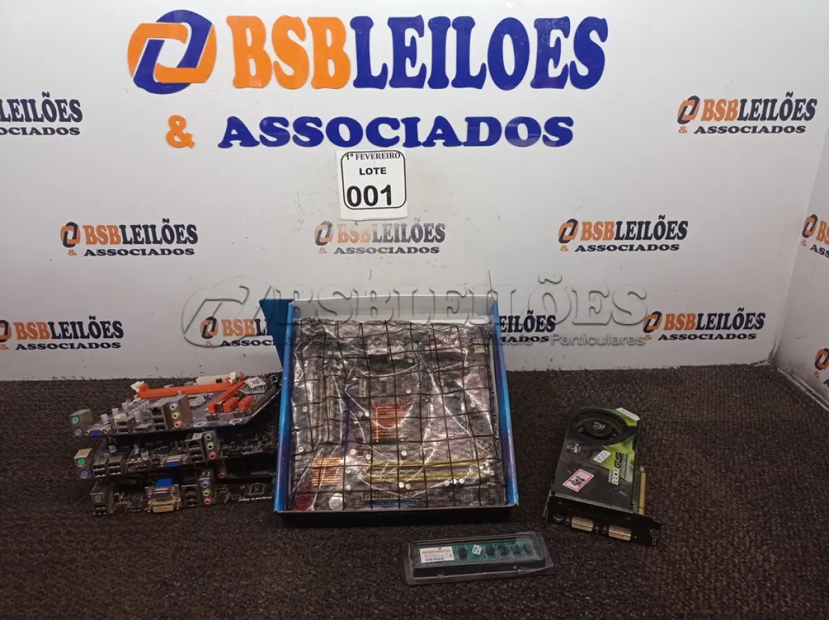 LOTE 001 - 01 LOTE COM 05 PLACAS MÃE, 02 COOLERS, 01 PLACA DE VÍDEO E 01 MEMÓRIA RAM DE 2GB. (NO ESTADO) ATENÇÃO! FAZER A VISITAÇÃO ANTES DE ARREMATAR, NÃO SABEMOS SE FUNCIONA. LEILÃO NÃO TEM GARANTIA E NEM DEVOLUÇÃO, SUJEITO A POSSÍVEIS AVARIAS VISÍVEIS/OCULTAS E/OU AUSÊNCIA DE COMPONENTES.