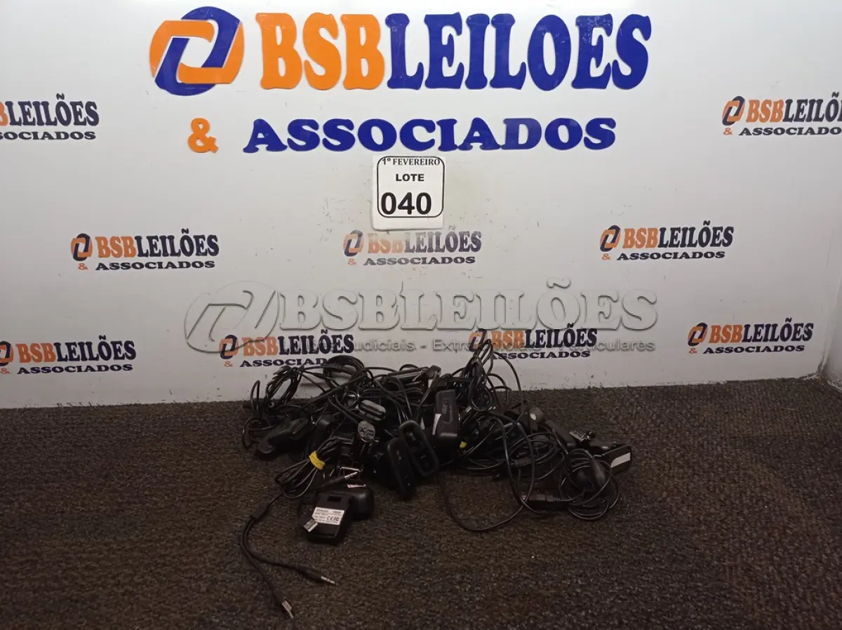 LOTE 040 - 01 LOTE COM DIVERSAS WEBCAMS USB. (NO ESTADO) ATENÇÃO! FAZER A VISITAÇÃO ANTES DE ARREMATAR, NÃO SABEMOS SE FUNCIONA. LEILÃO NÃO TEM GARANTIA E NEM DEVOLUÇÃO, SUJEITO A POSSÍVEIS AVARIAS VISÍVEIS/OCULTAS E/OU AUSÊNCIA DE COMPONENTES.