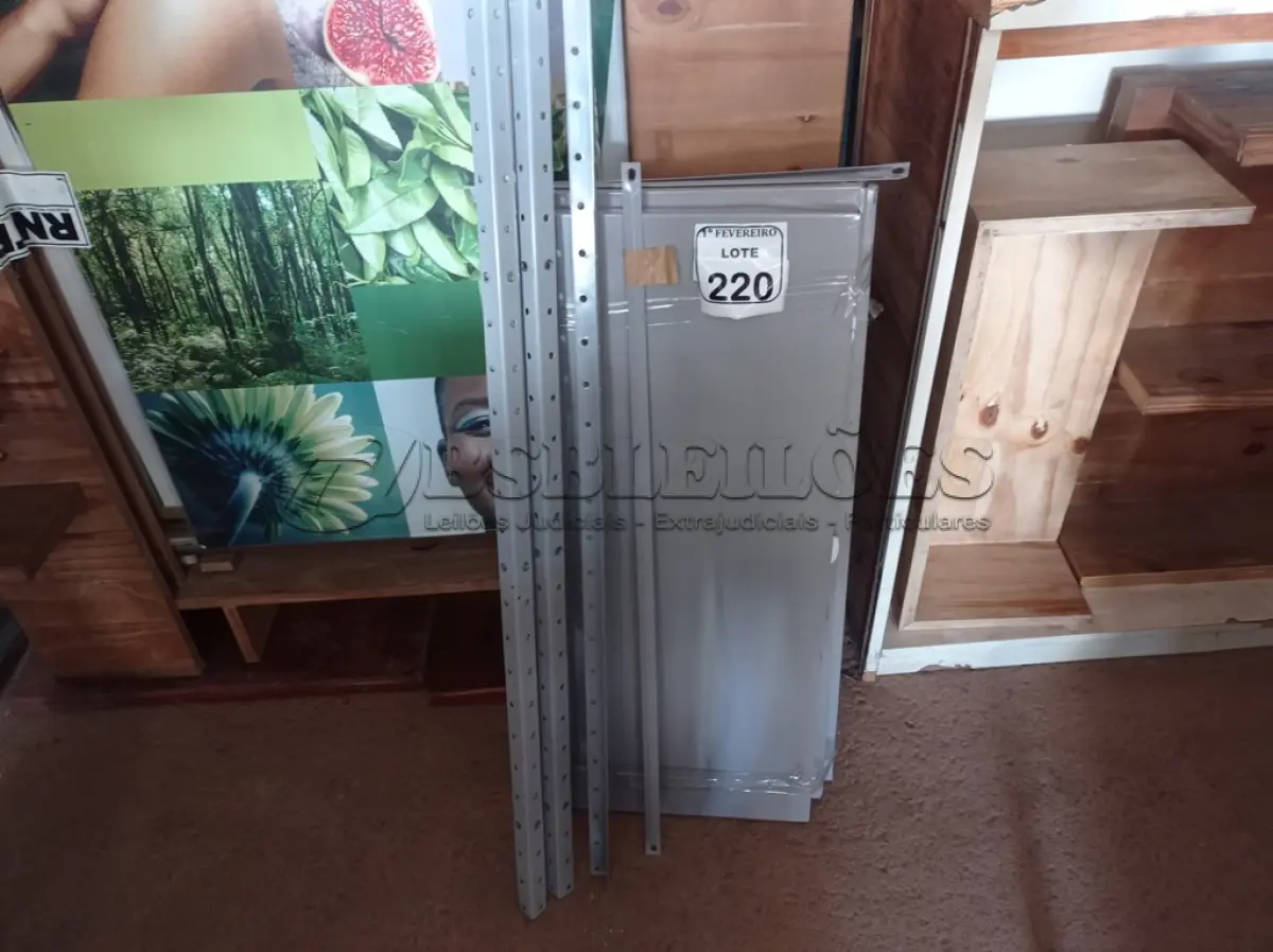 LOTE 220 - 01ESTANTE DE AÇO COM 04 PRATELEIRAS (DESMONTADA). (NO ESTADO) ATENÇÃO! FAZER A VISITAÇÃO ANTES DE ARREMATAR, NÃO SABEMOS SE FUNCIONA. LEILÃO NÃO TEM GARANTIA E NEM DEVOLUÇÃO, SUJEITO A POSSÍVEIS AVARIAS VISÍVEIS/OCULTAS E/OU AUSÊNCIA DE COMPONENTES.
