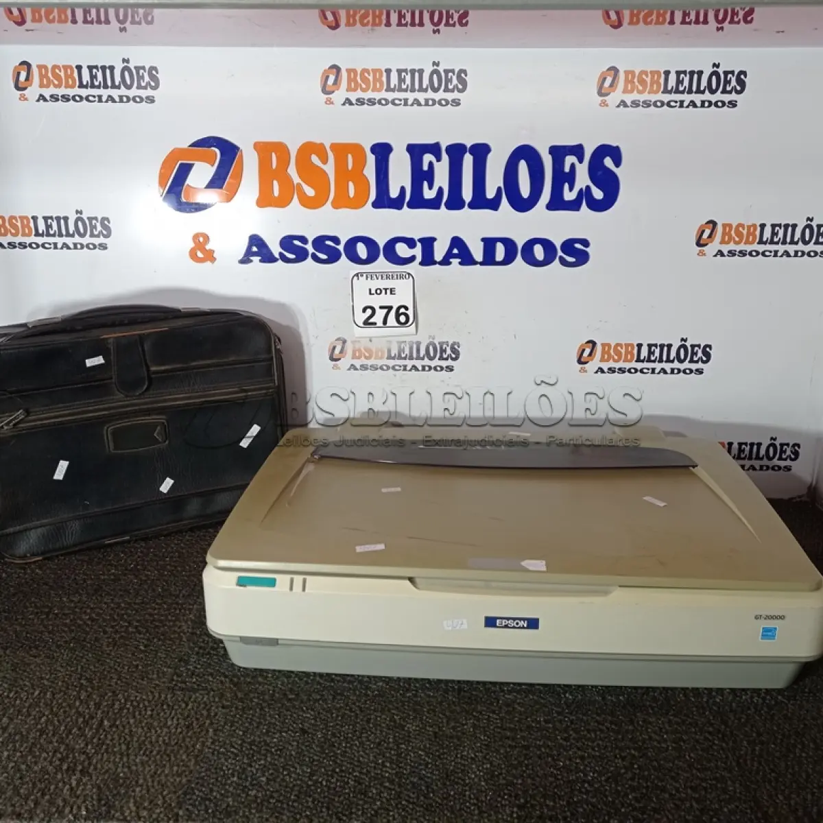 LOTE 276 - 01 SCANNER EPSON E 01 BOLSA PARA NOTEBOOK. (NO ESTADO) ATENÇÃO! FAZER A VISITAÇÃO ANTES DE ARREMATAR, NÃO SABEMOS SE FUNCIONA. LEILÃO NÃO TEM GARANTIA E NEM DEVOLUÇÃO, SUJEITO A POSSÍVEIS AVARIAS VISÍVEIS/OCULTAS E/OU AUSÊNCIA DE COMPONENTES.
