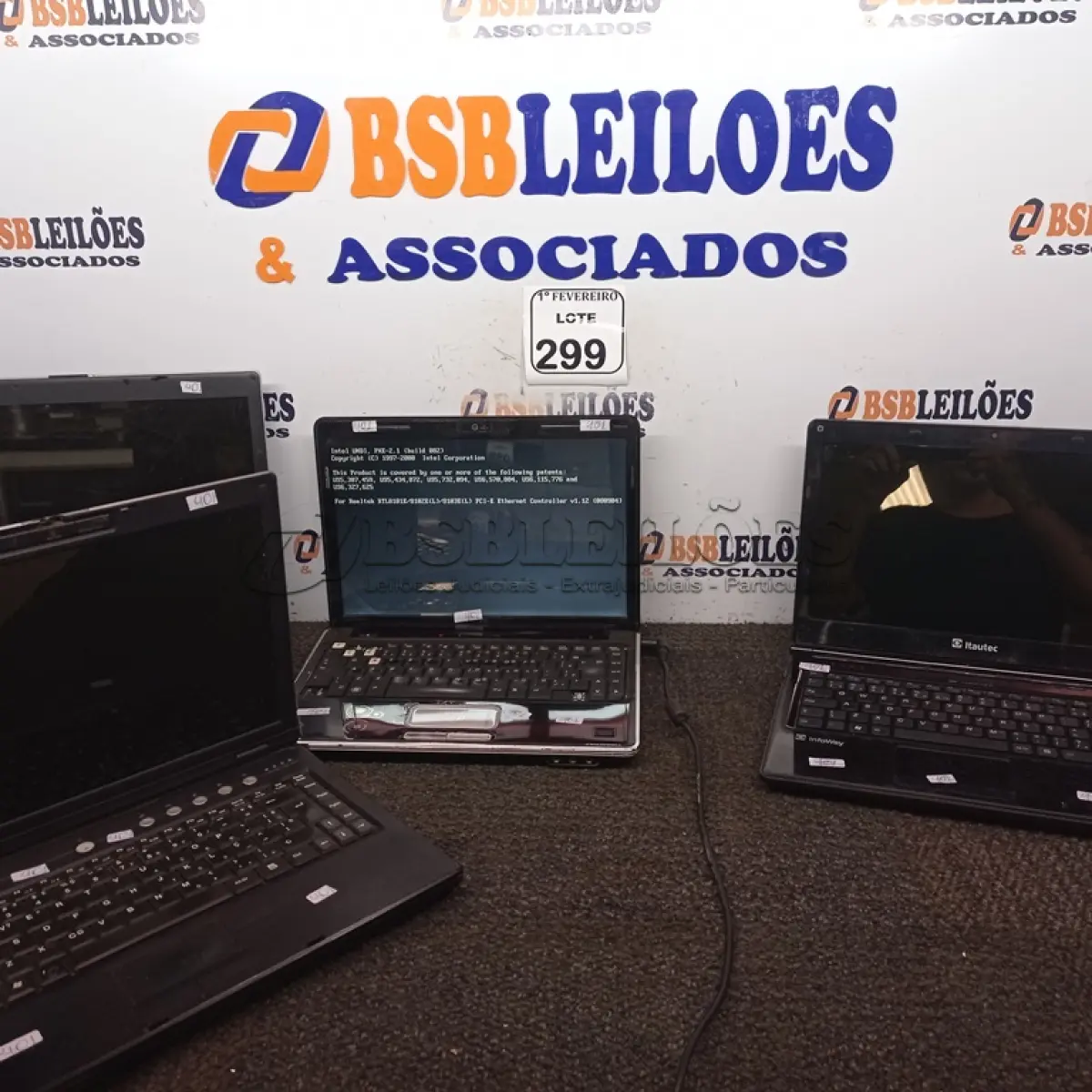 LOTE 299 - 04 NOTEBOOK’S PARA RETIRADAS DE PEÇAS. (NO ESTADO) ATENÇÃO! FAZER A VISITAÇÃO ANTES DE ARREMATAR, NÃO SABEMOS SE FUNCIONA. LEILÃO NÃO TEM GARANTIA E NEM DEVOLUÇÃO, SUJEITO A POSSÍVEIS AVARIAS VISÍVEIS/OCULTAS E/OU AUSÊNCIA DE COMPONENTES.