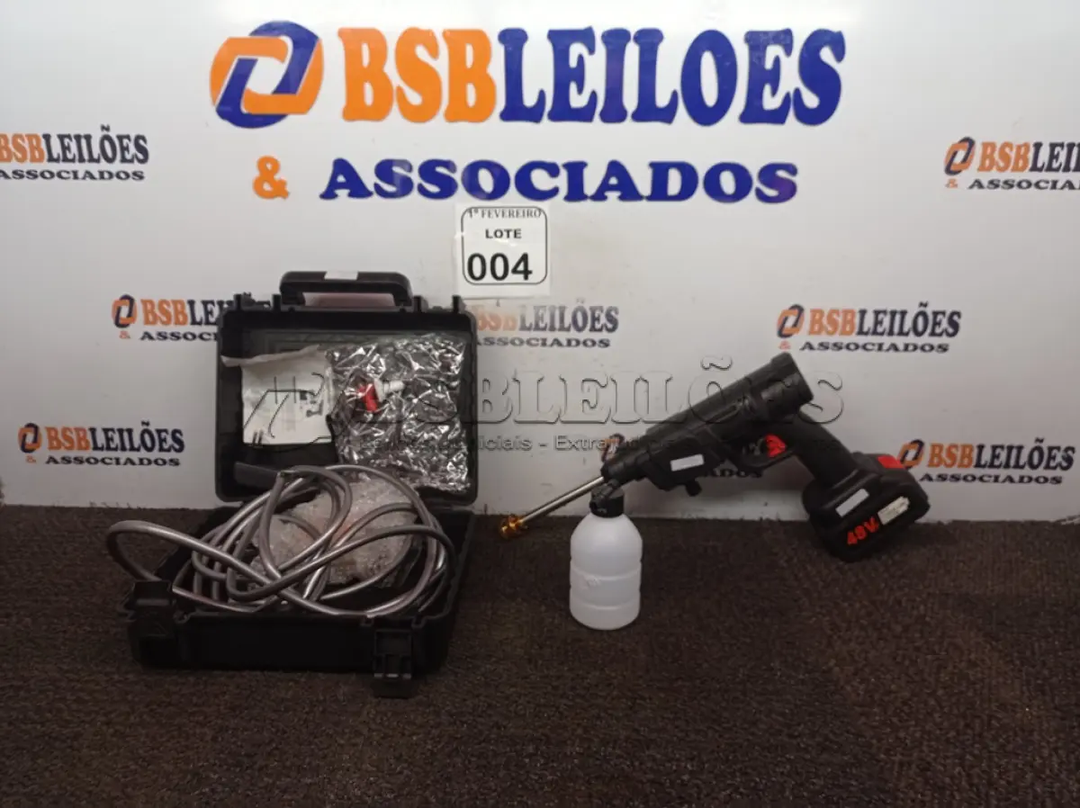 LOTE 004 - 01 LAVADORA DE ALTA PRESSÃO PORTÁTIL RECARREGÁVEL 220V COM CASE E ACESSÓRIOS.  (NO ESTADO) ATENÇÃO! FAZER A VISITAÇÃO ANTES DE ARREMATAR, NÃO SABEMOS SE FUNCIONA. LEILÃO NÃO TEM GARANTIA E NEM DEVOLUÇÃO, SUJEITO A POSSÍVEIS AVARIAS VISÍVEIS/OCULTAS E/OU AUSÊNCIA DE COMPONENTES.